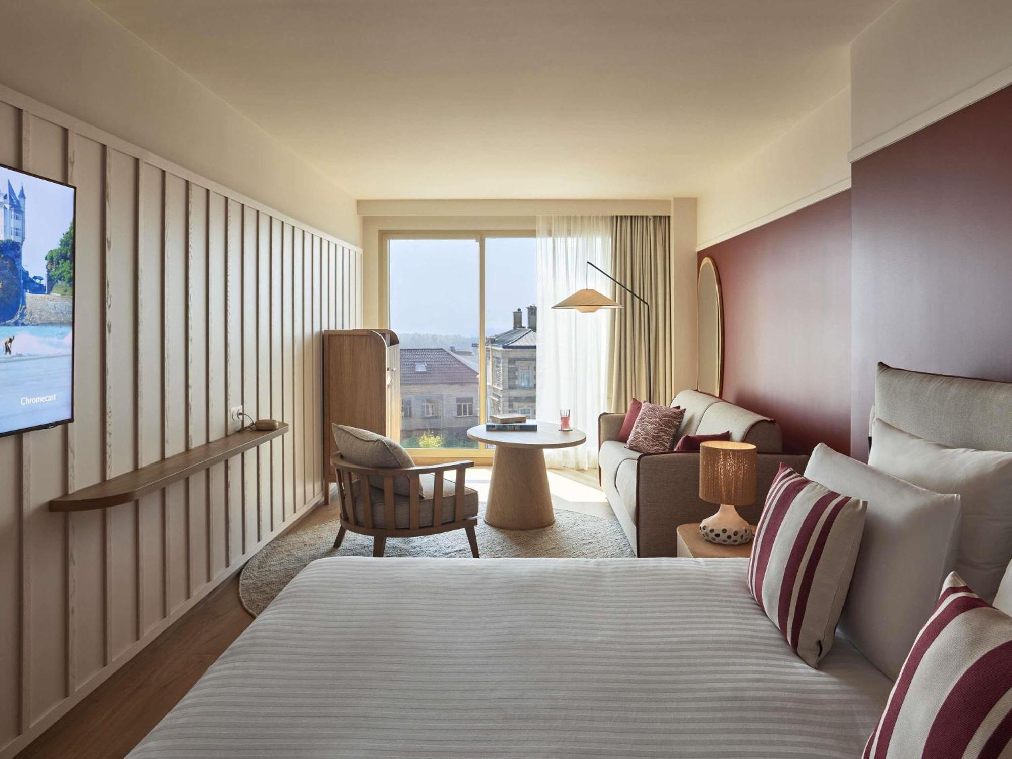 Junior Suite mit Kingsize-Bett, Schlafsofa und Meerblick