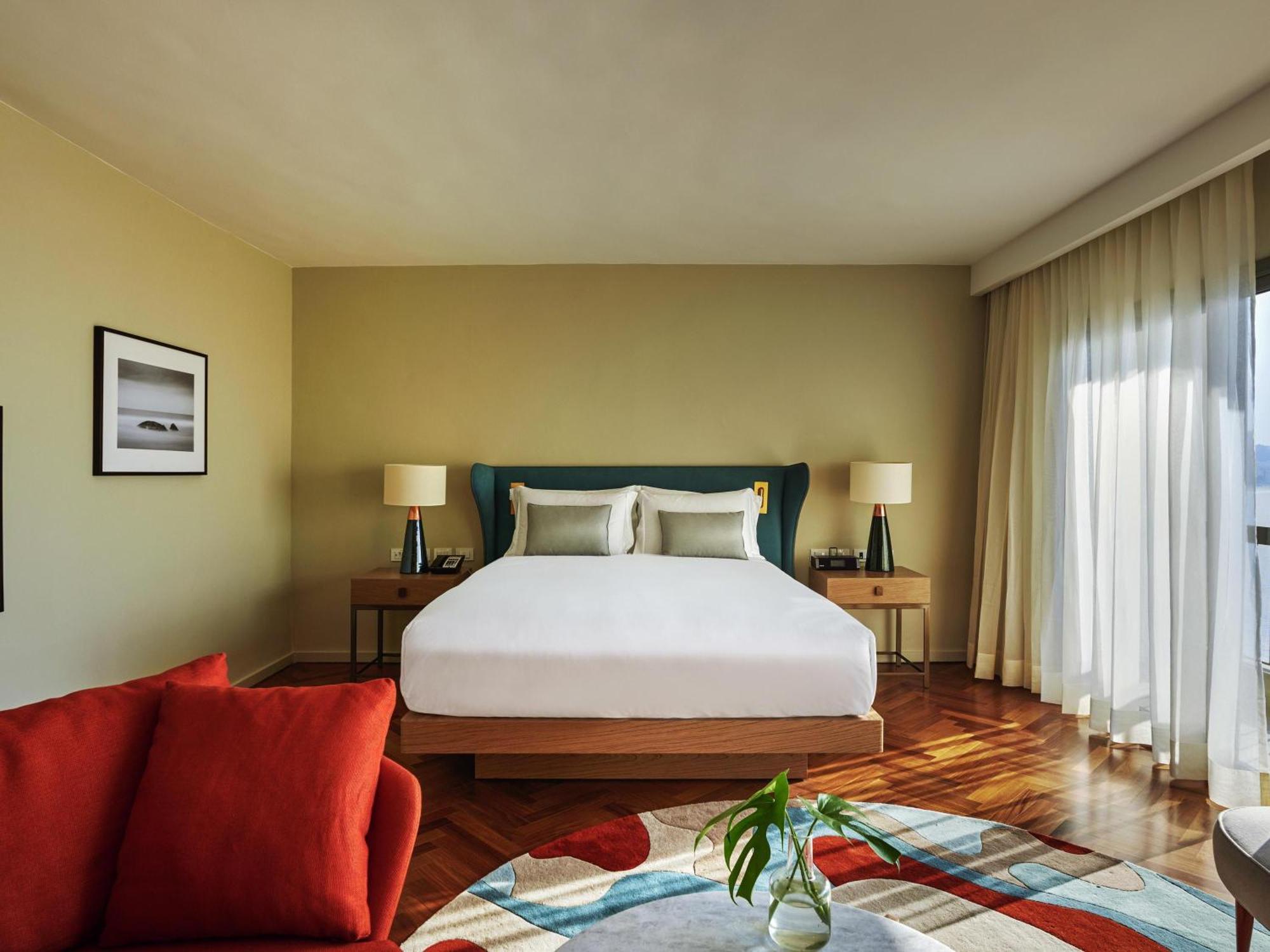 Junior Suite mit Kingsize-Bett und Meerblick