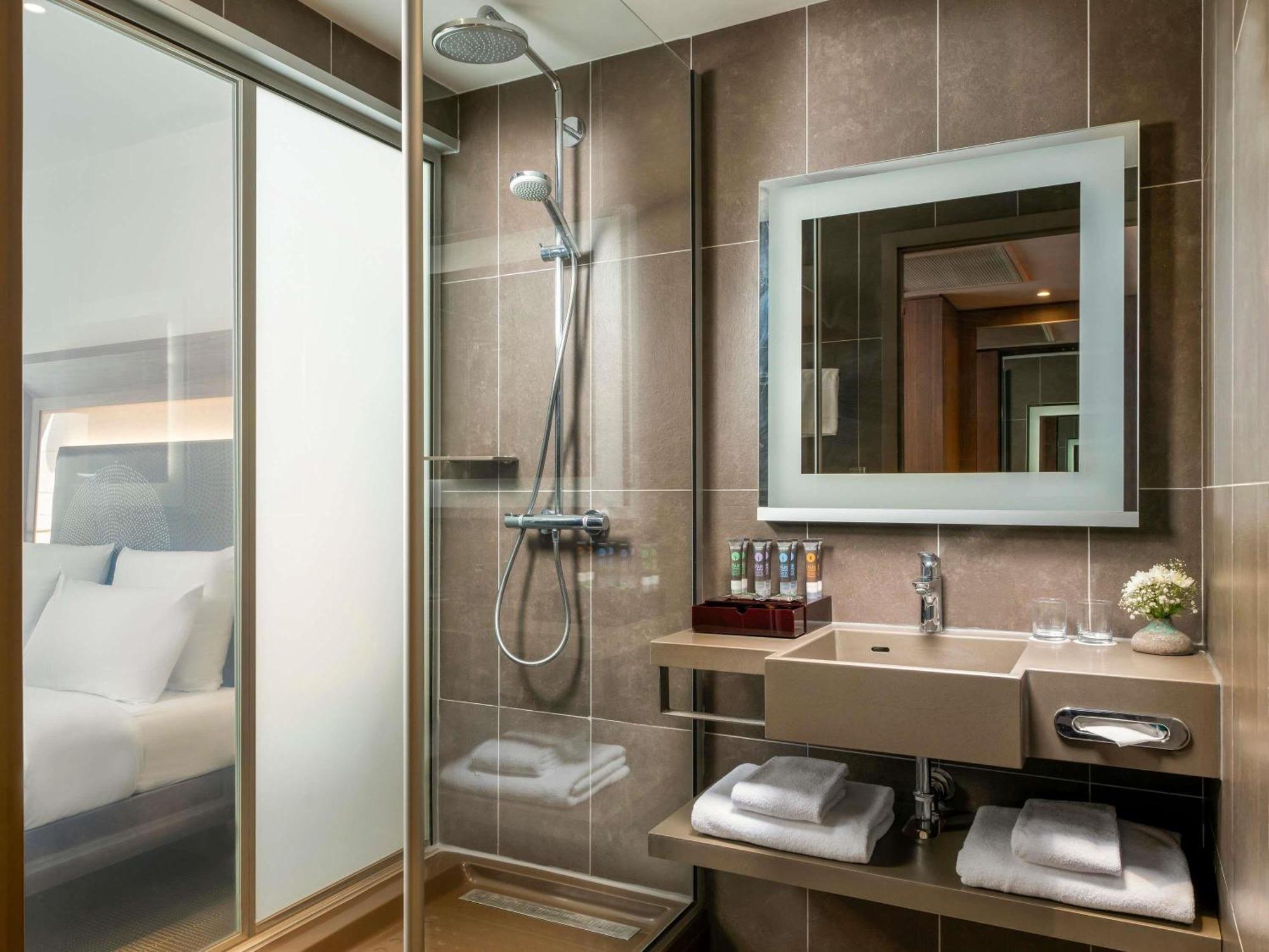 Executive Zimmer mit Queensize-Bett, Schlafsofa und Meerblick