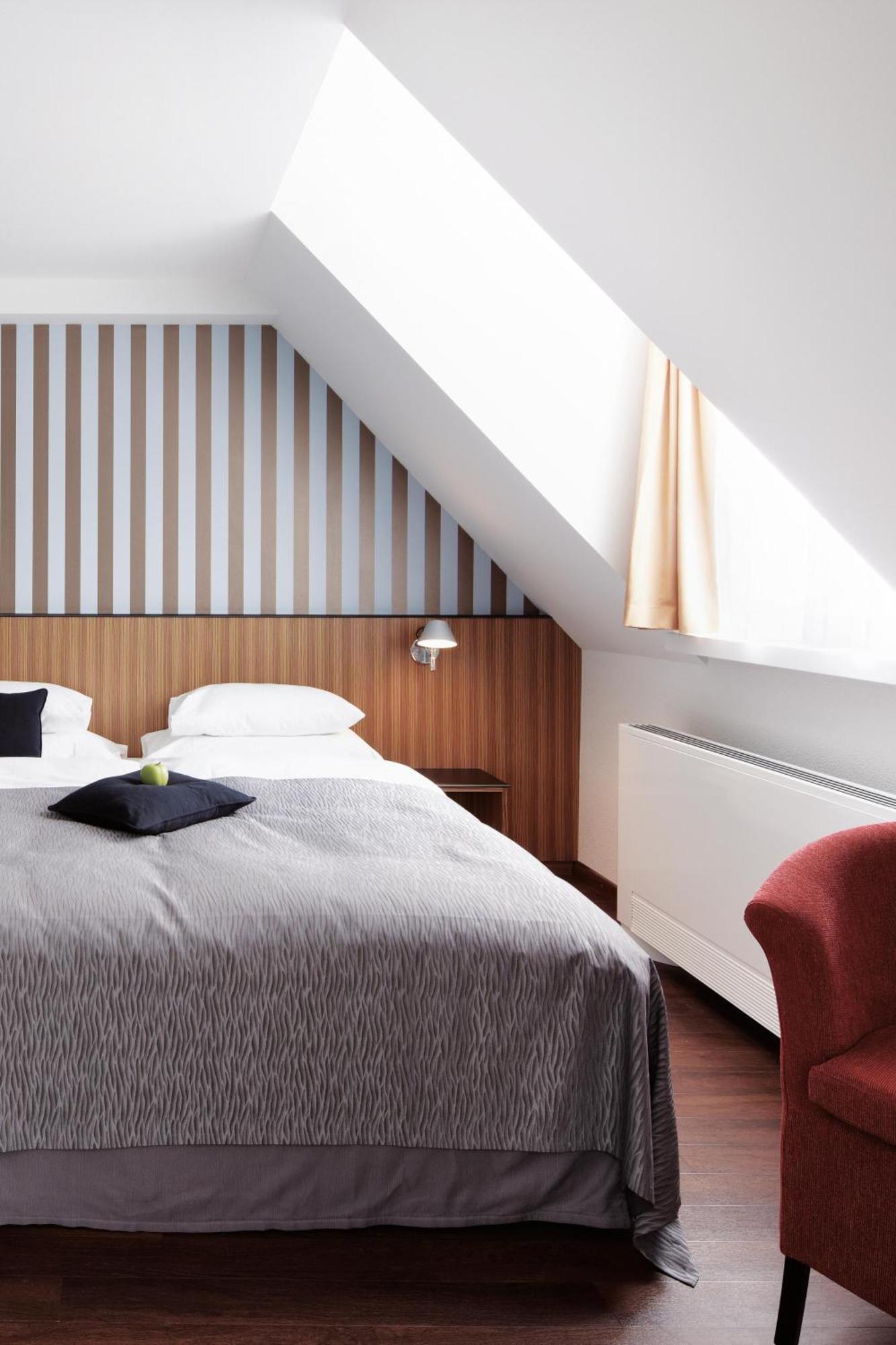 Standard Zimmer mit Kingsize-Bett