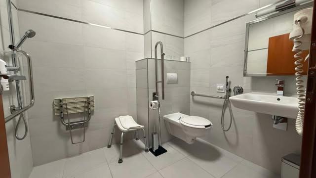 Doppel-/Zweibettzimmer - barrierefrei