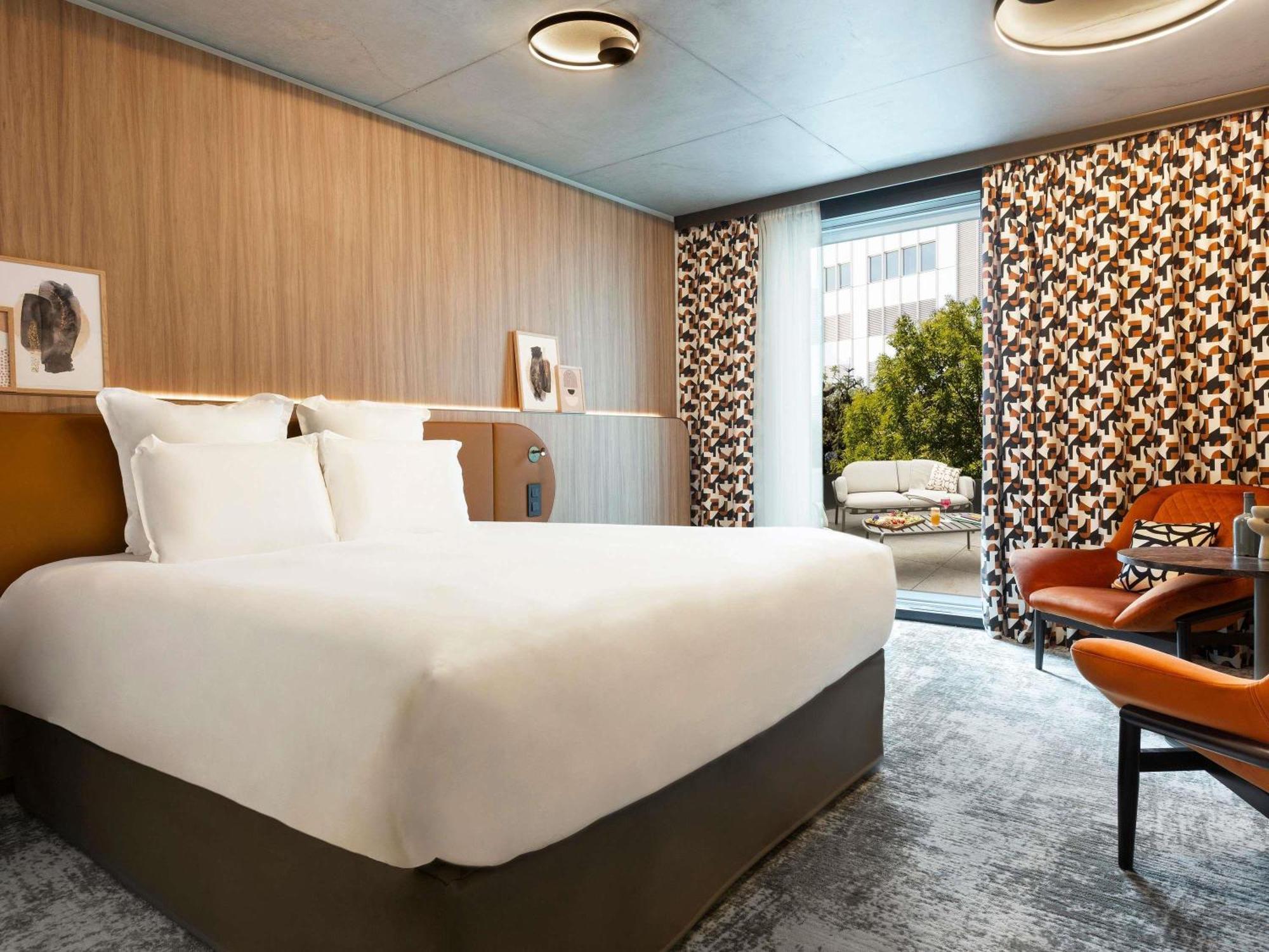 Deluxe Zimmer mit 1 Kingsize-Bett und Terrasse