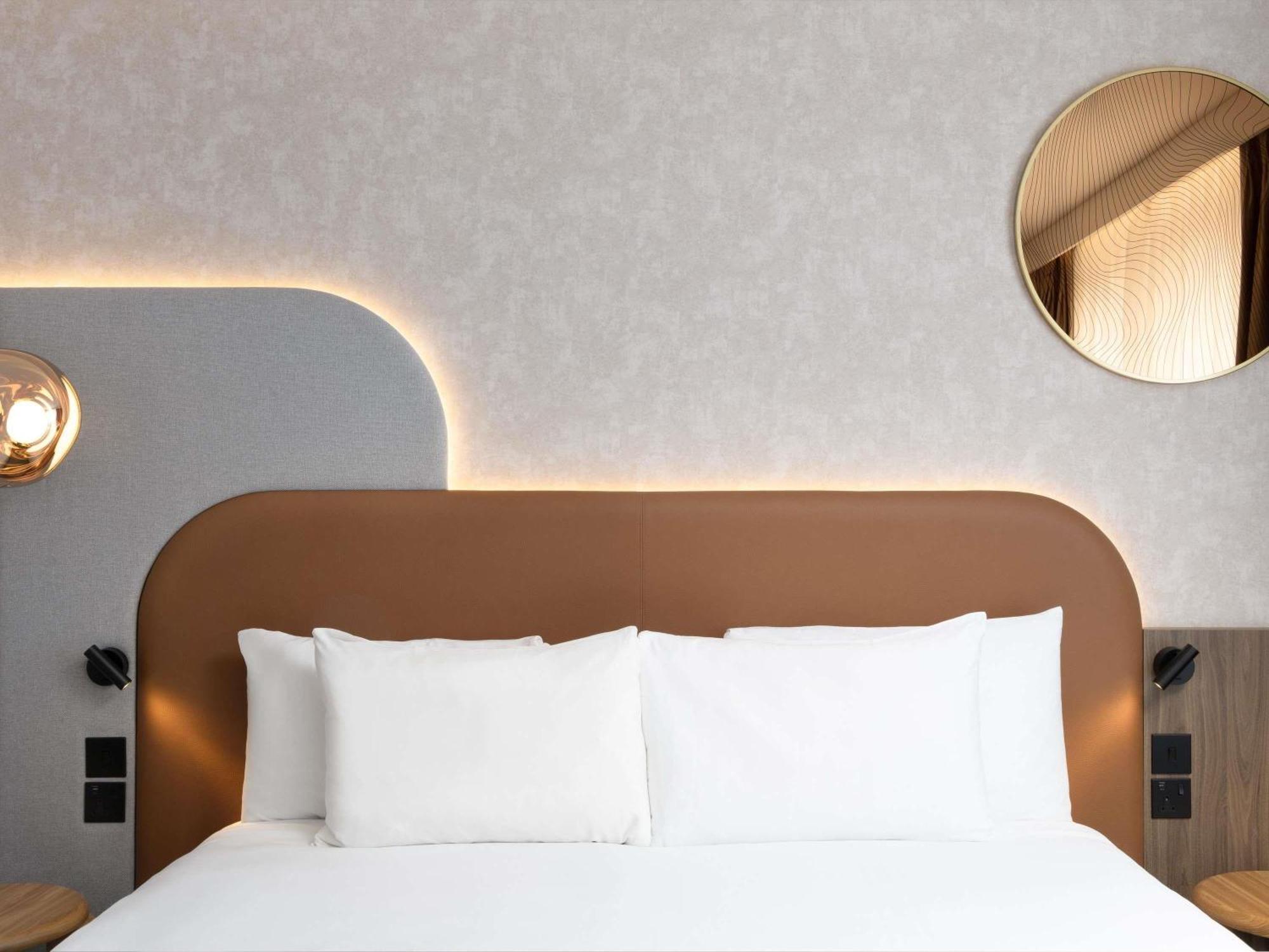 Superior Zimmer mit Kingsize-Bett, Badewanne und Stadtblick
