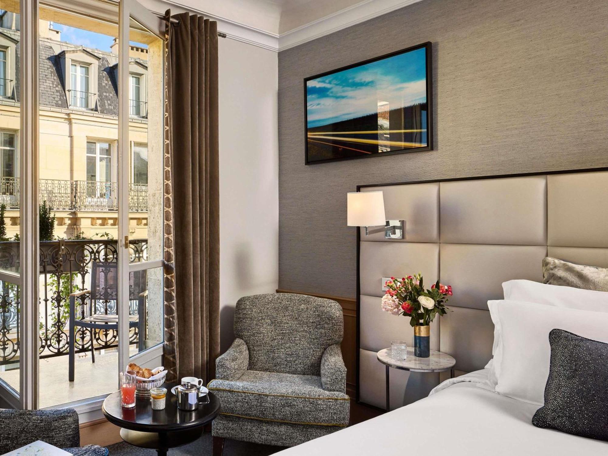 Luxus Zimmer mit Kingsize-Bett und Balkon