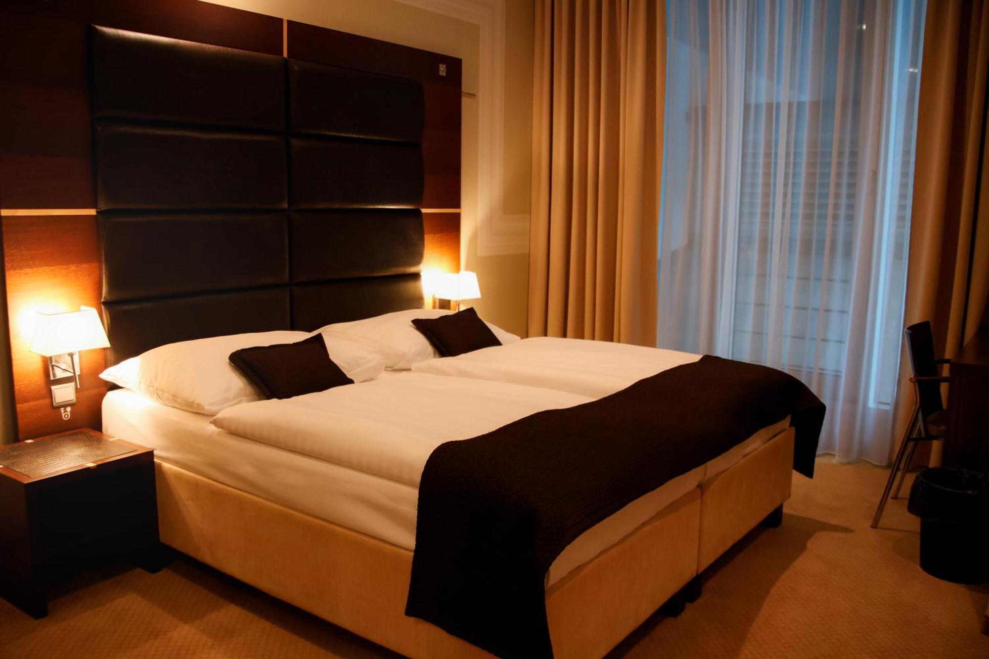 Kleines Doppel-/Zweibettzimmer