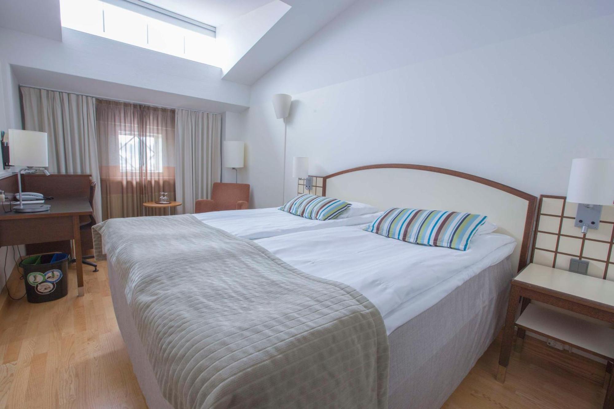 Standard Zimmer mit Kingsize-Bett
