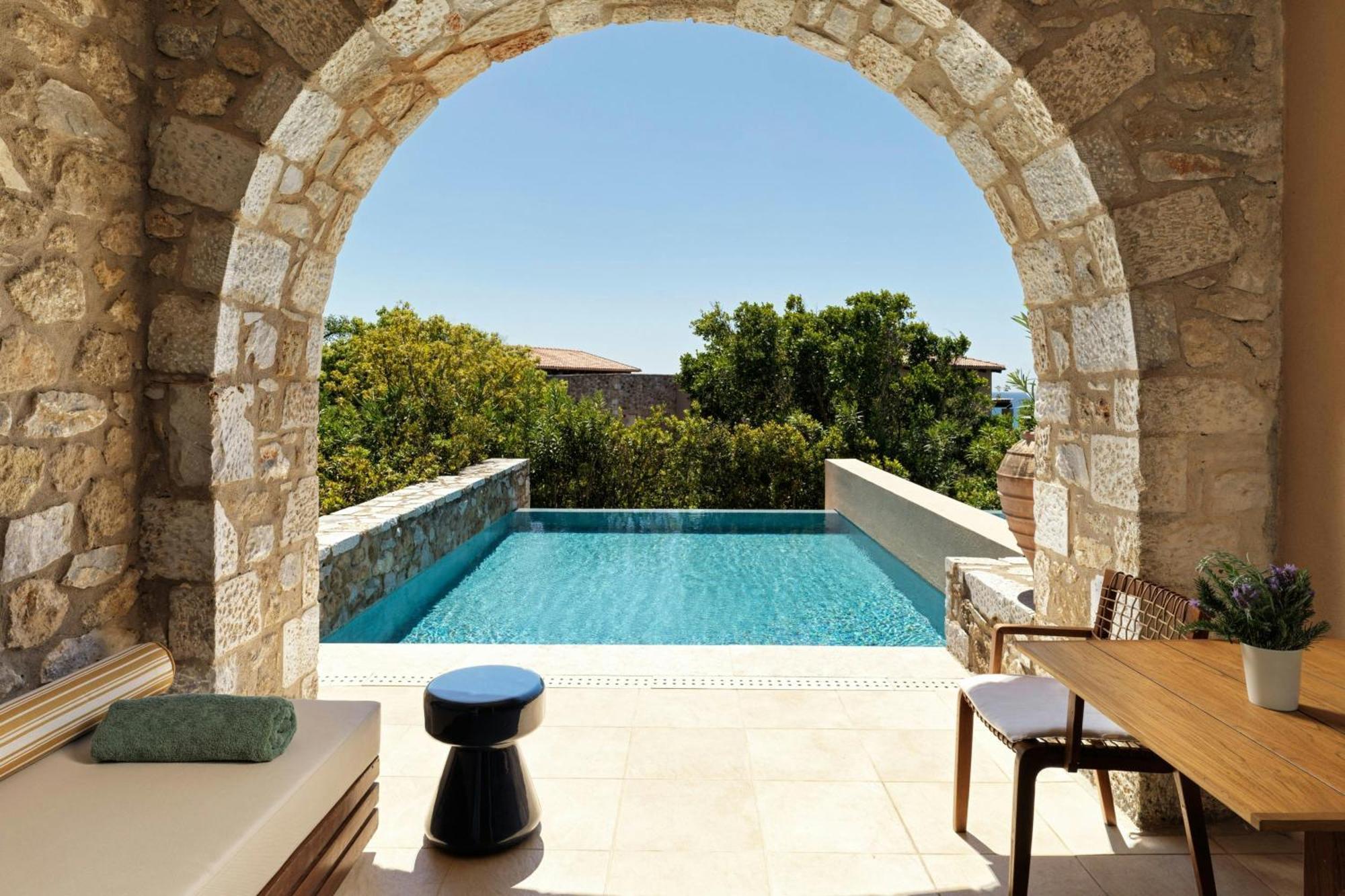 Superior Zimmer Infinity Garden mit 2 Einzelbetten, einem Schlafsofa und einem eigenen Pool