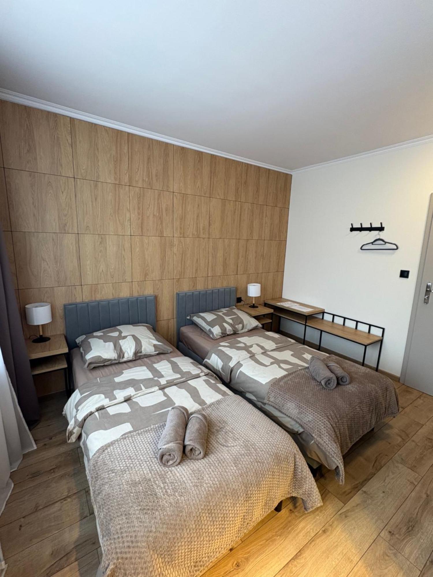 Zweibettzimmer mit Bad
