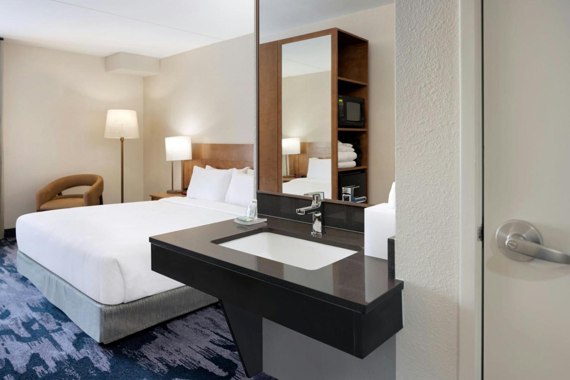 Zimmer mit 1 Kingsize-Bett und Schlafsofa