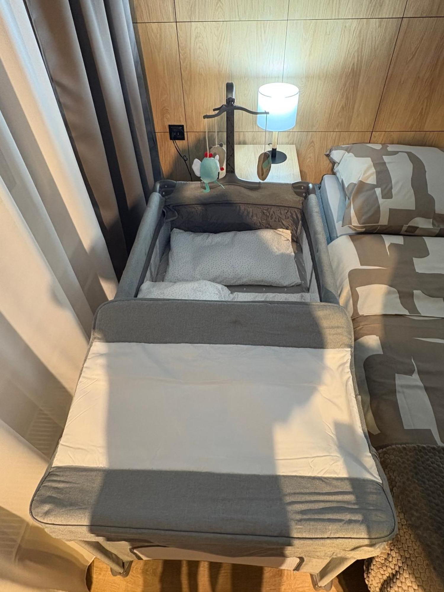 Dreibettzimmer mit Badewanne