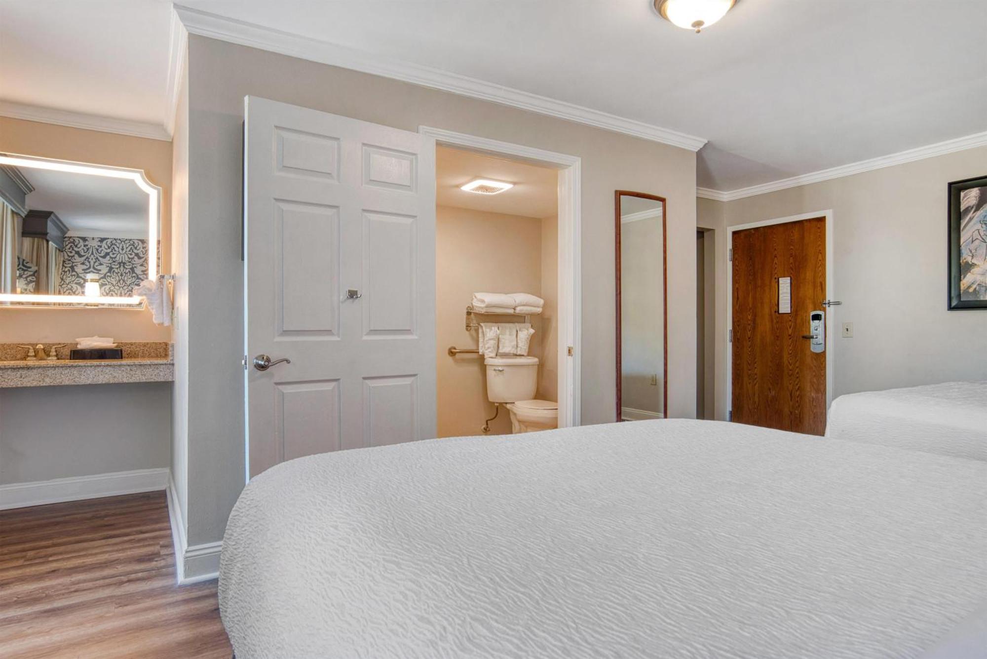 Double Room Two Double Beds Accessible