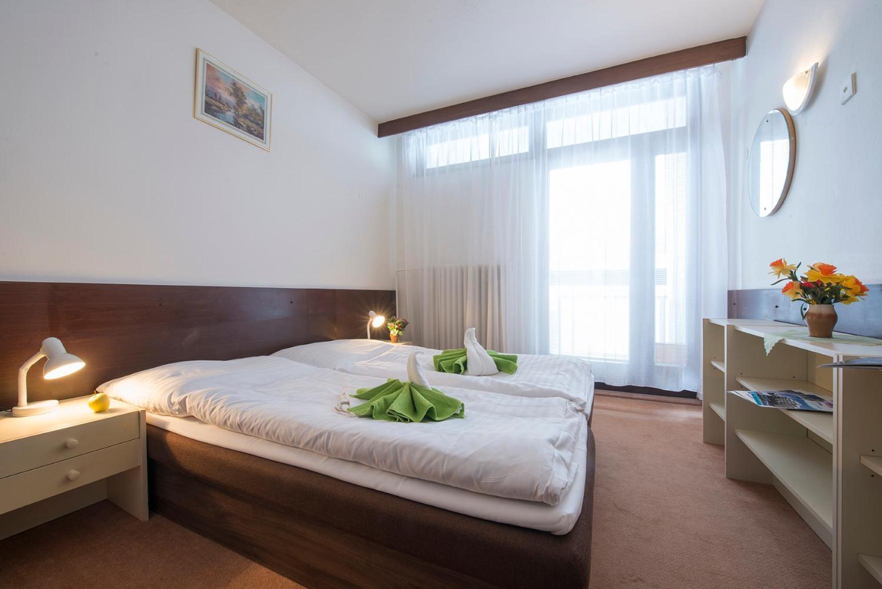 Doppel- oder Zweibettzimmer