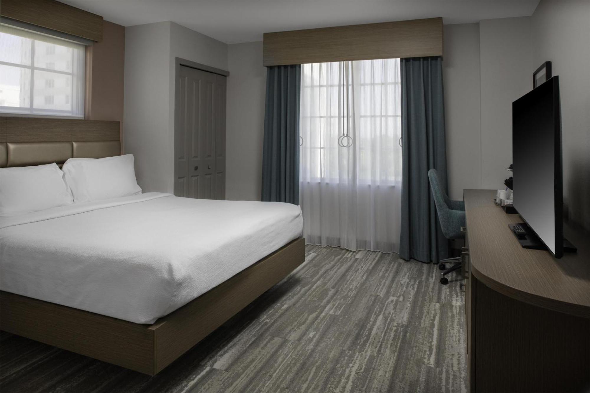 Zimmer mit Kingsize-Bett