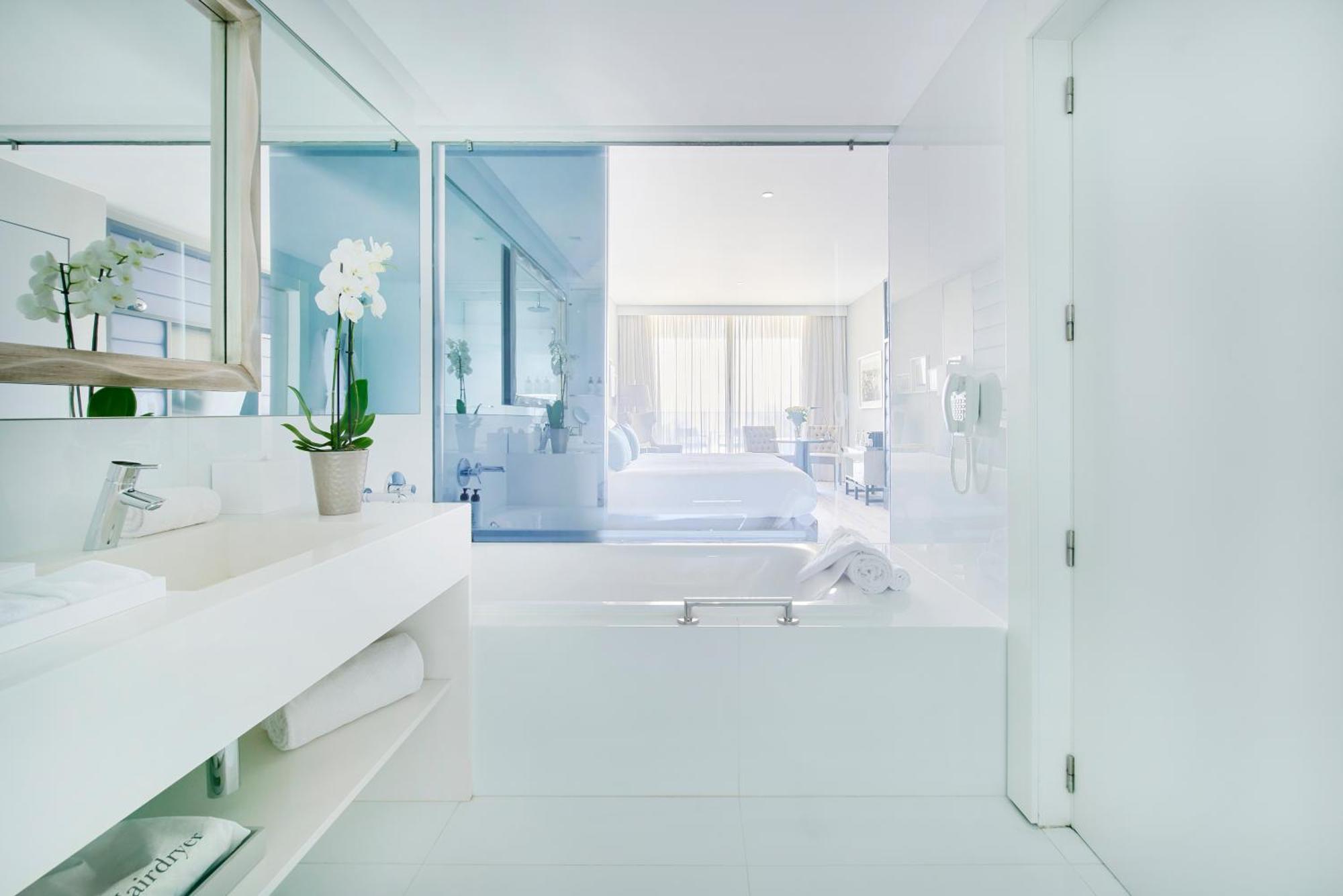 Junior Suite mit Kingsize-Bett und Meerblick