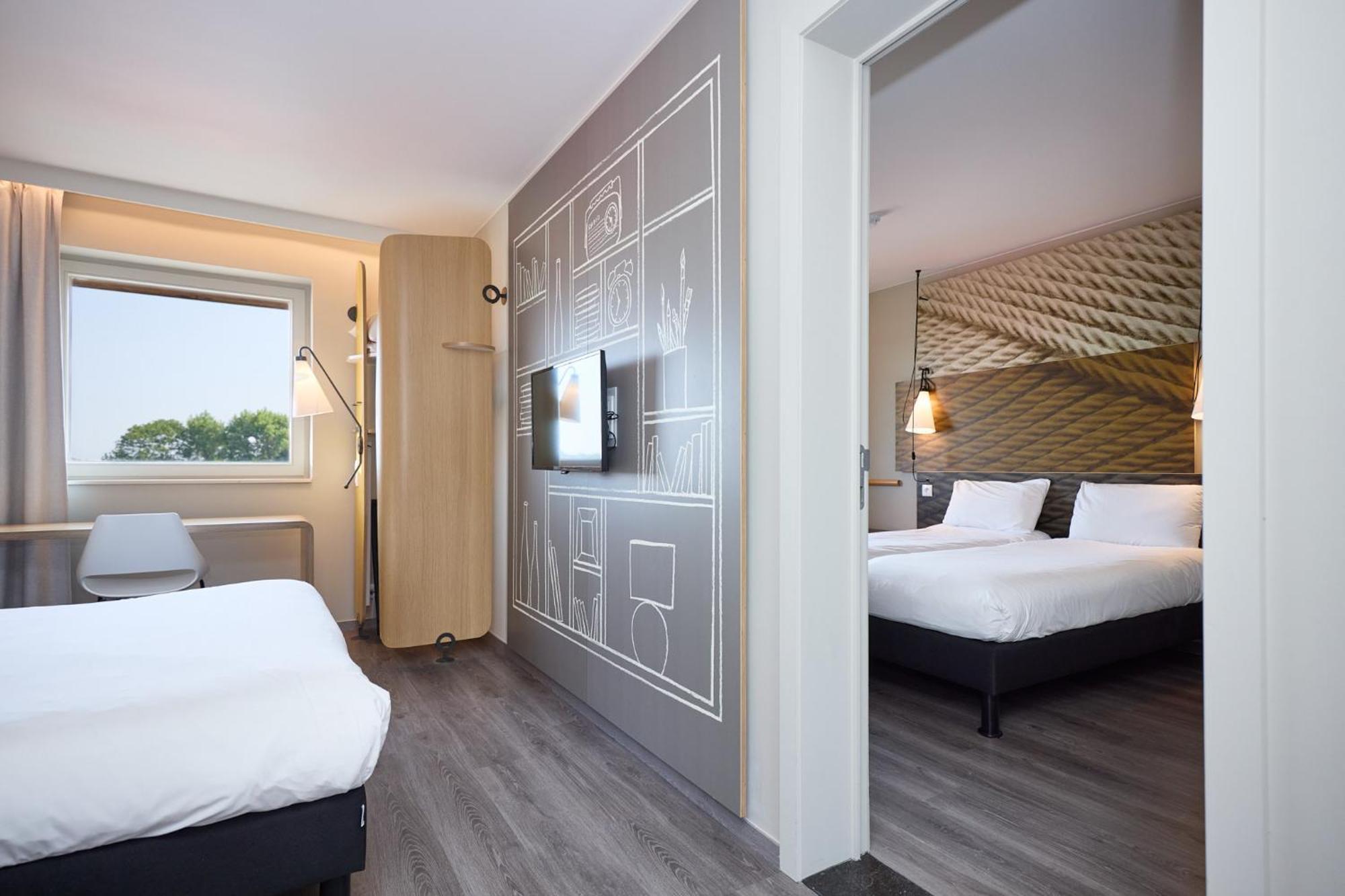 Standard Zimmer mit 1 Doppelbett und 2 Einzelbetten