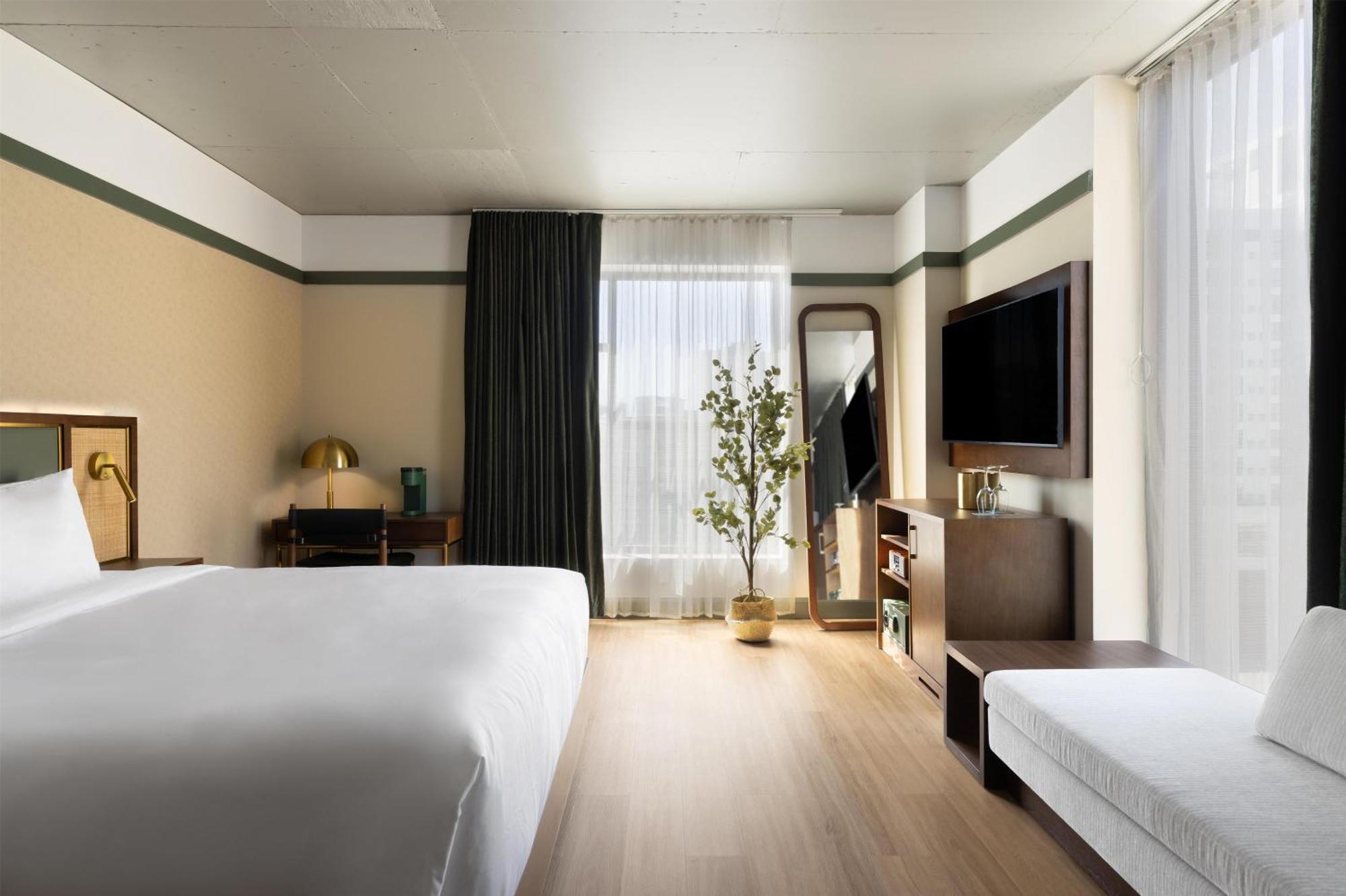 City View Room with King Bed Mobility Accessible with Transfer Shower