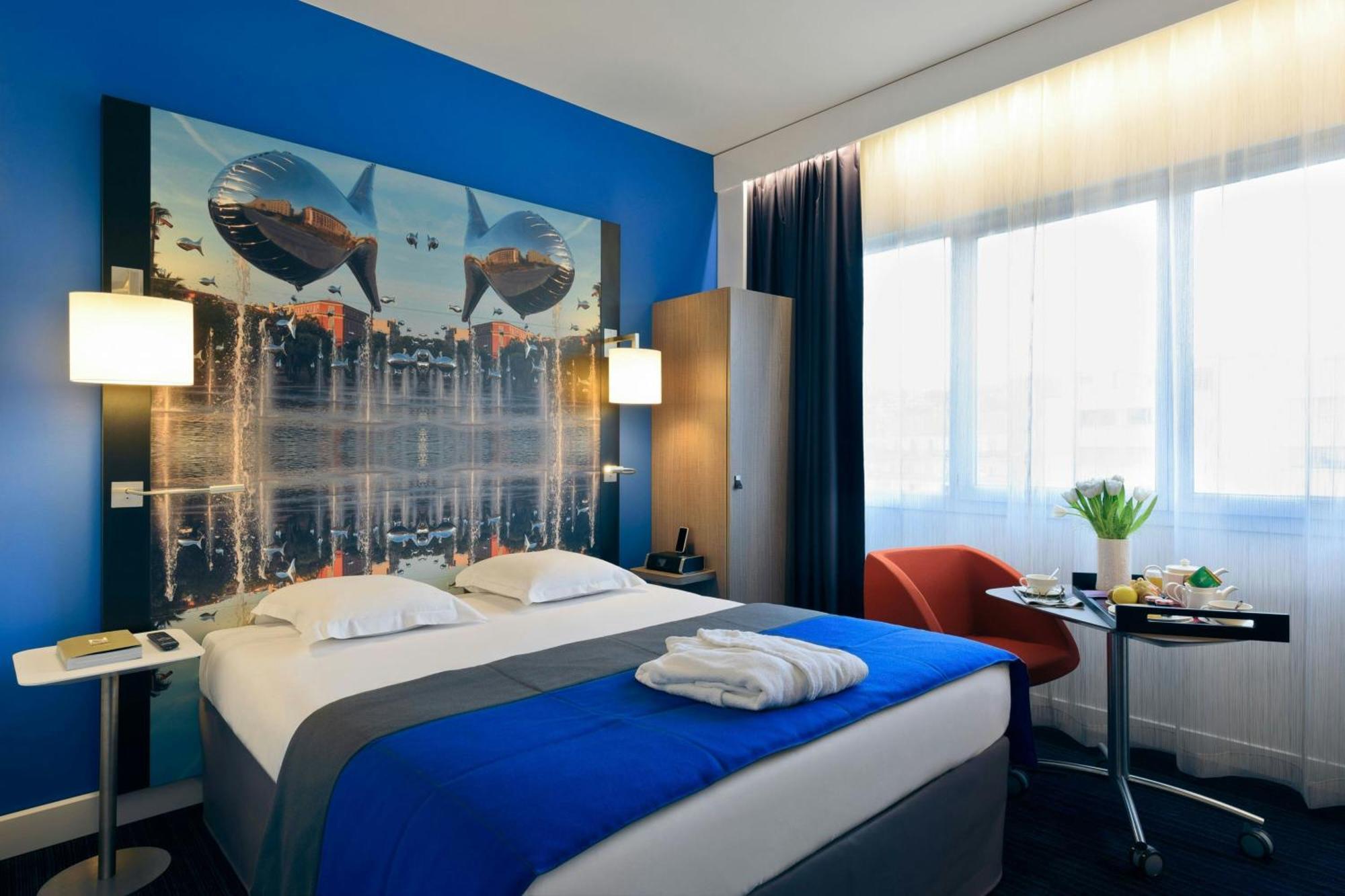 Classic Zimmer mit Queensize-Bett und Stadtblick