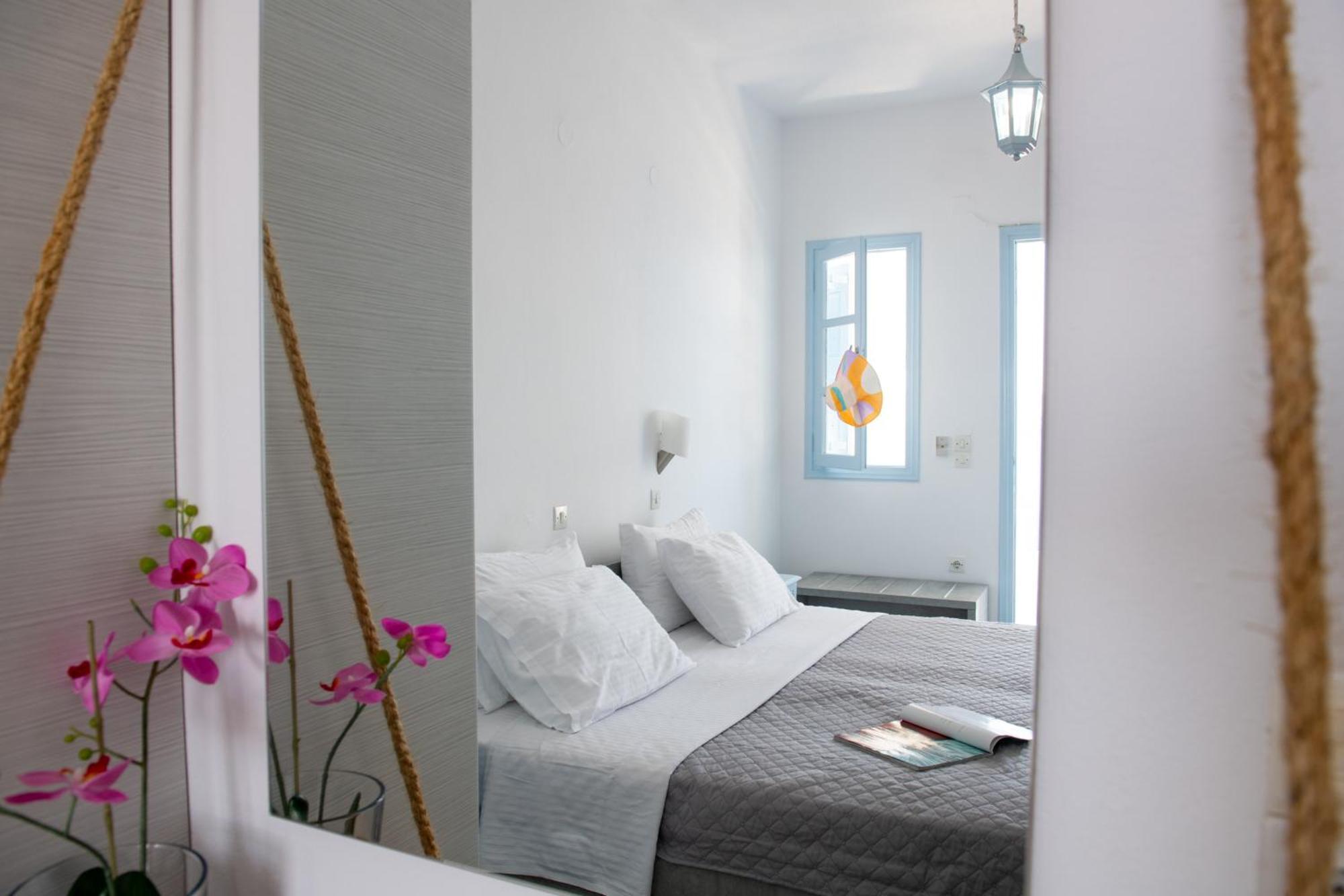 Superior Double Room with Veranda and Caldera View