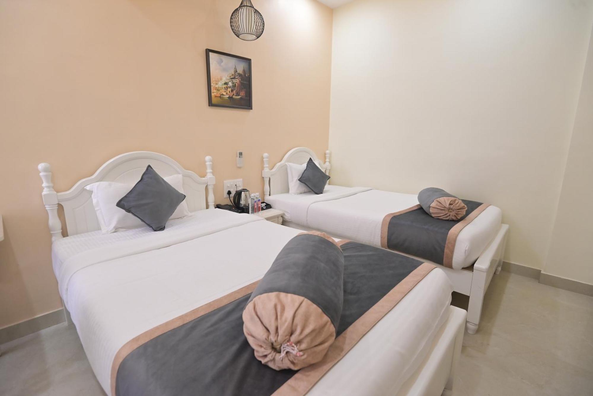 Premium Deluxe Twin Room with 10% discount on food, beverages, carriage/cart ride and one way airport transfer
