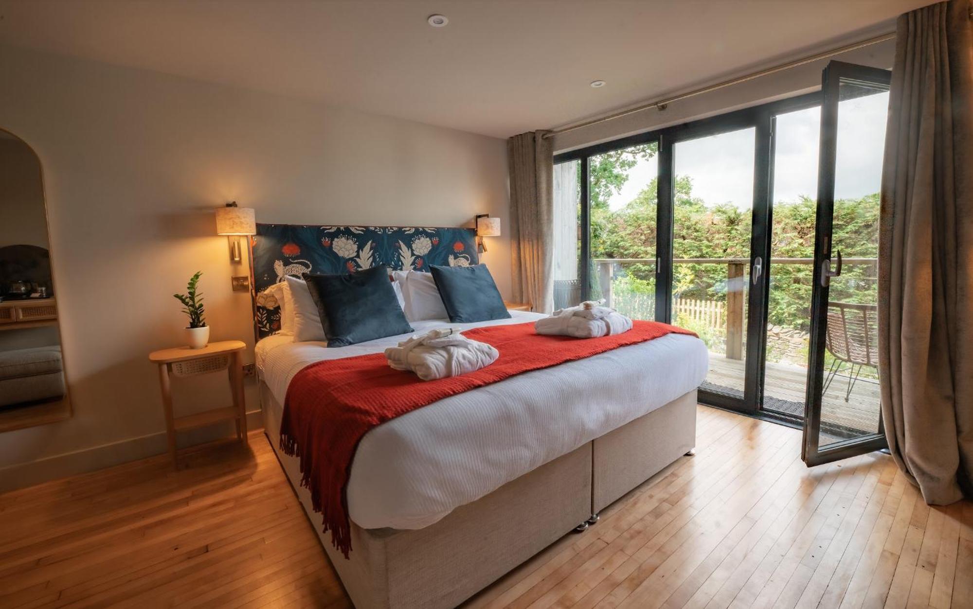 Deluxe Doppel-/Zweibettzimmer mit Seeblick
