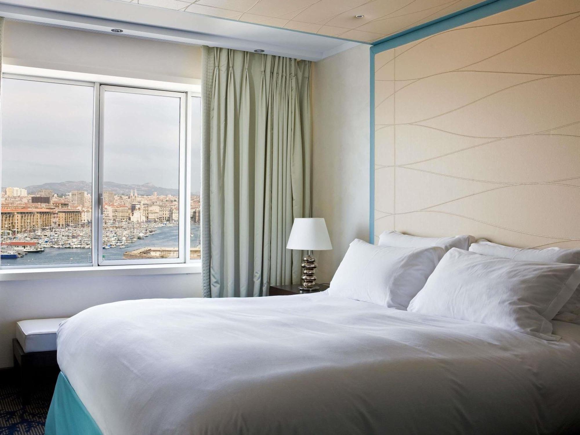 Luxuriöses Zimmer mit 1 Doppelbett, Fitnessraum, Sofitel-Spa und Hafenblick