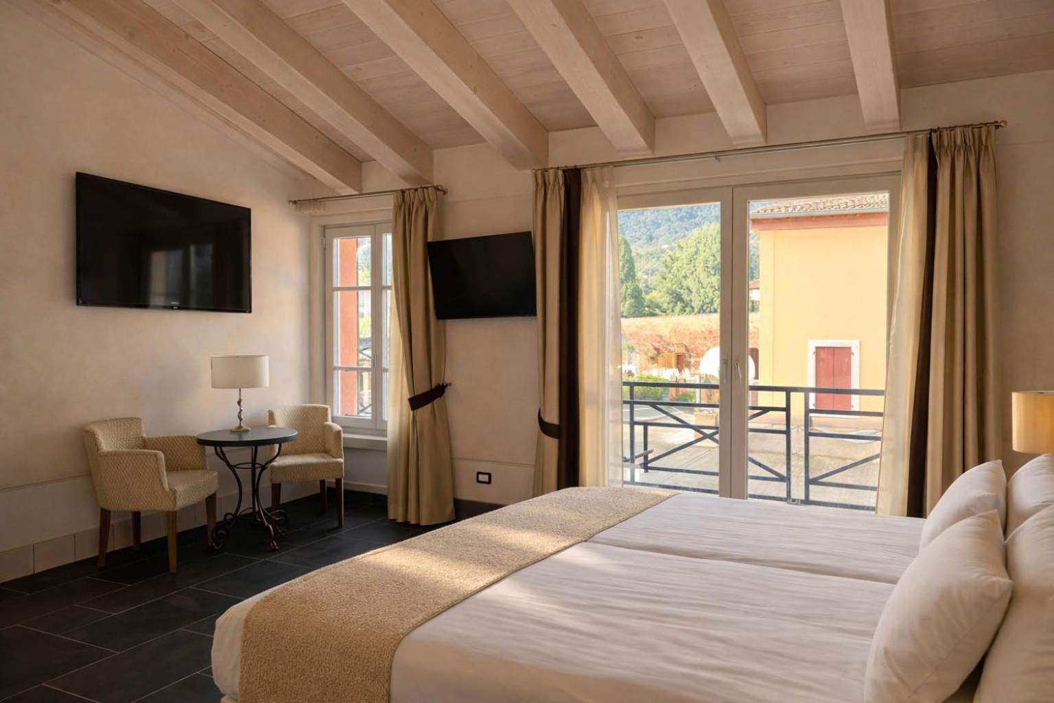 Deluxe Doppel-/Zweibettzimmer mit Balkon