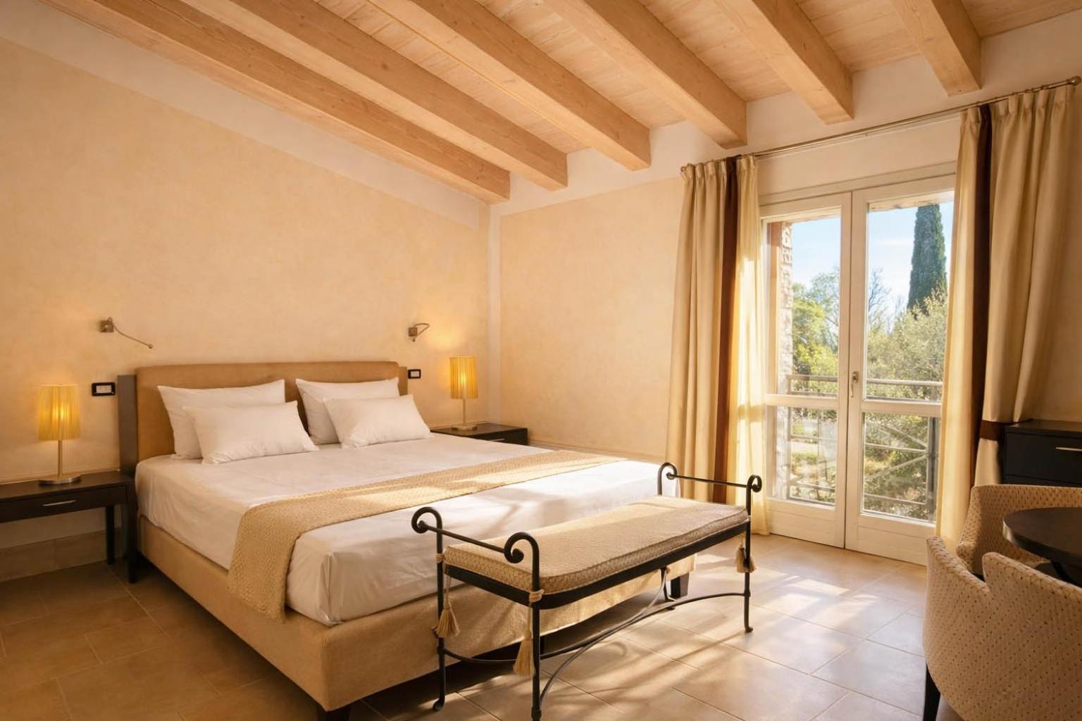 Deluxe Doppel-/Zweibettzimmer mit Poolblick