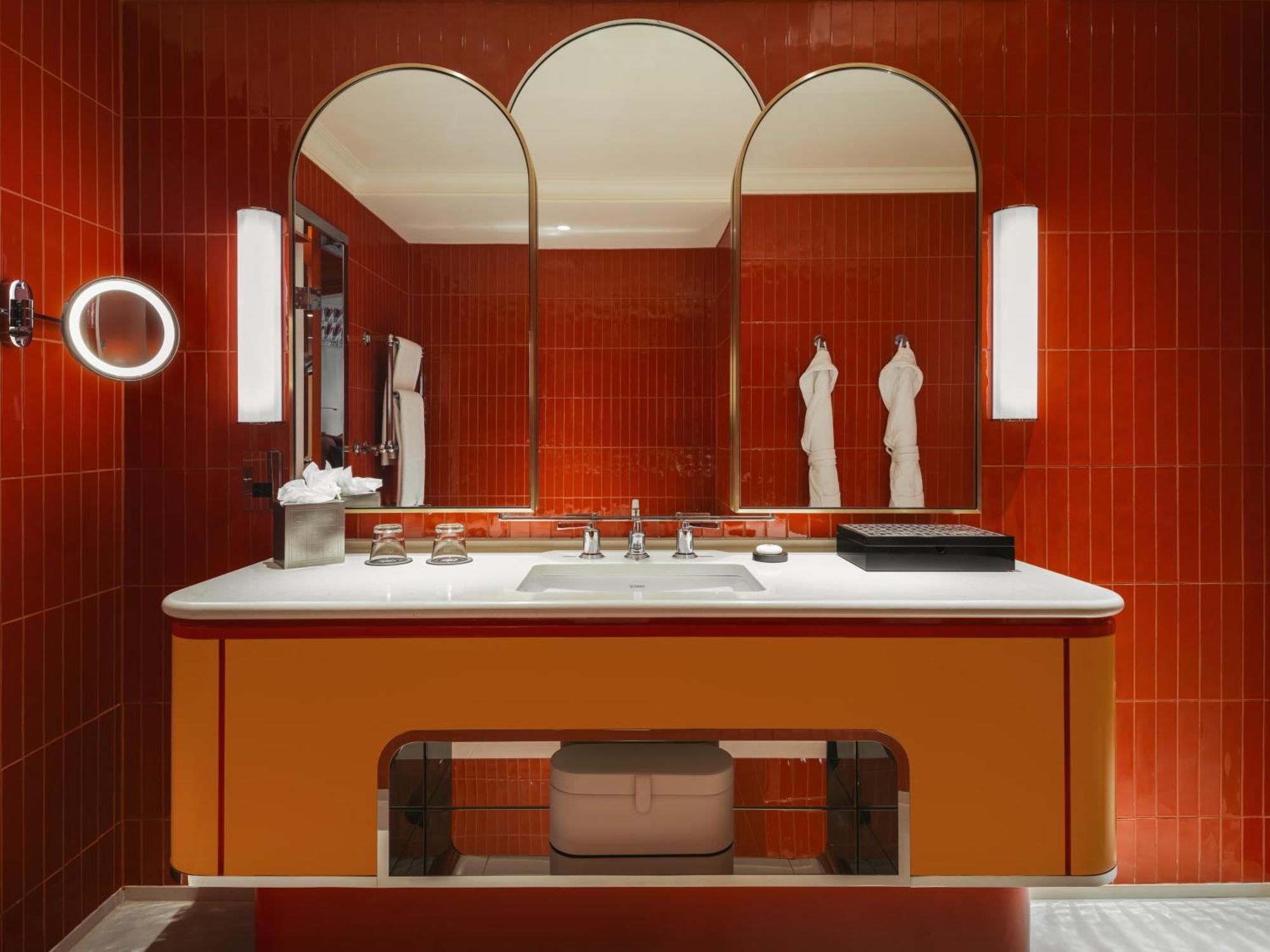 Suite 70 mit separatem Wohn- und Essbereich – Blick auf Waterloo Place