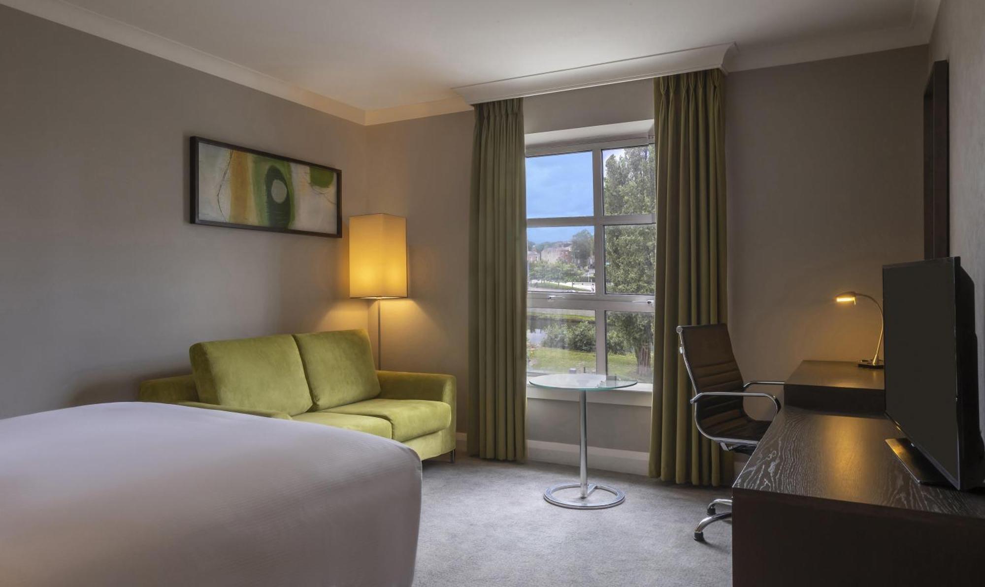 Standard Zimmer mit Queensize-Bett und Kanalblick
