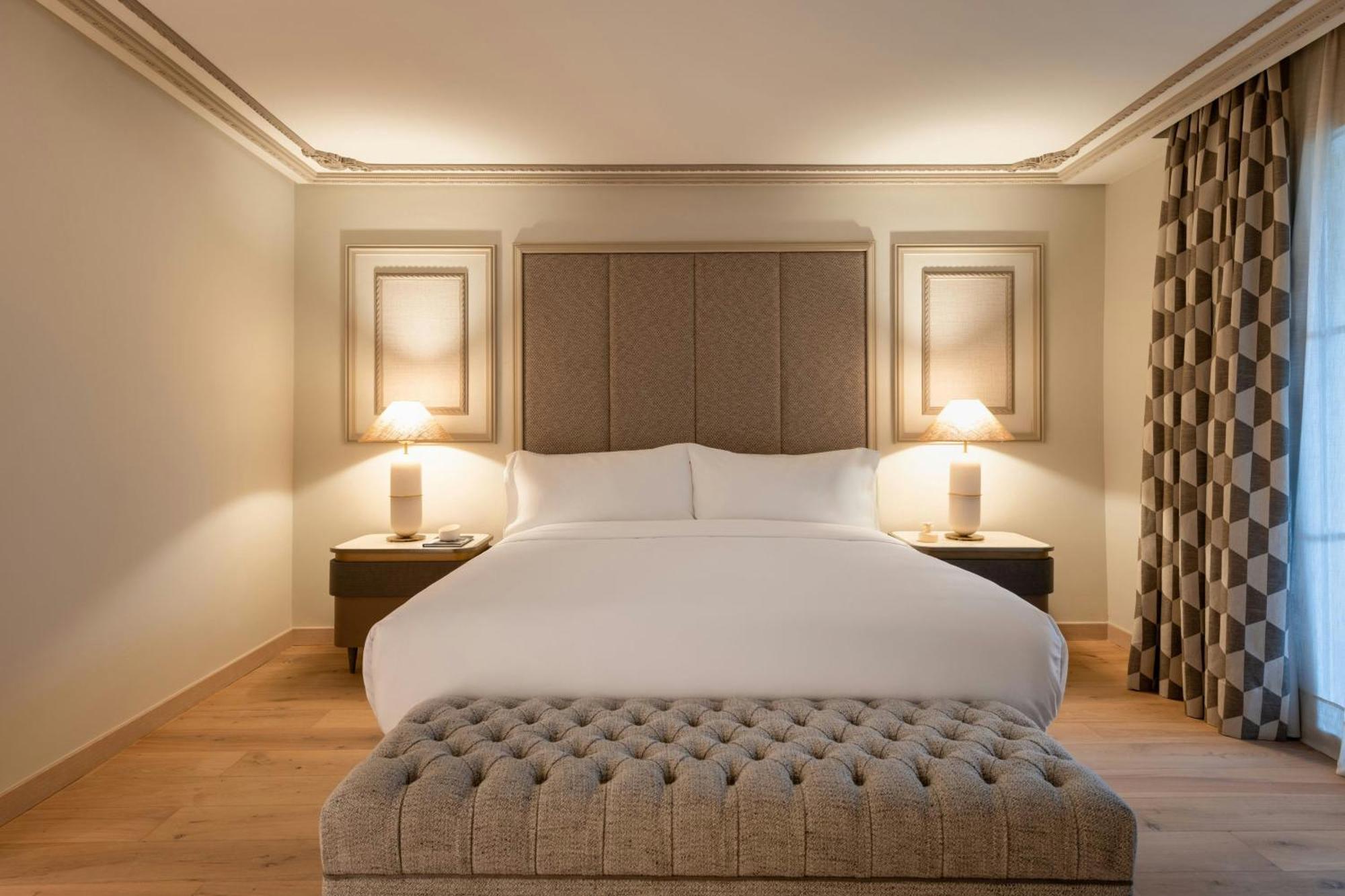 Deluxe Zimmer mit Kingsize-Bett und Balkon
