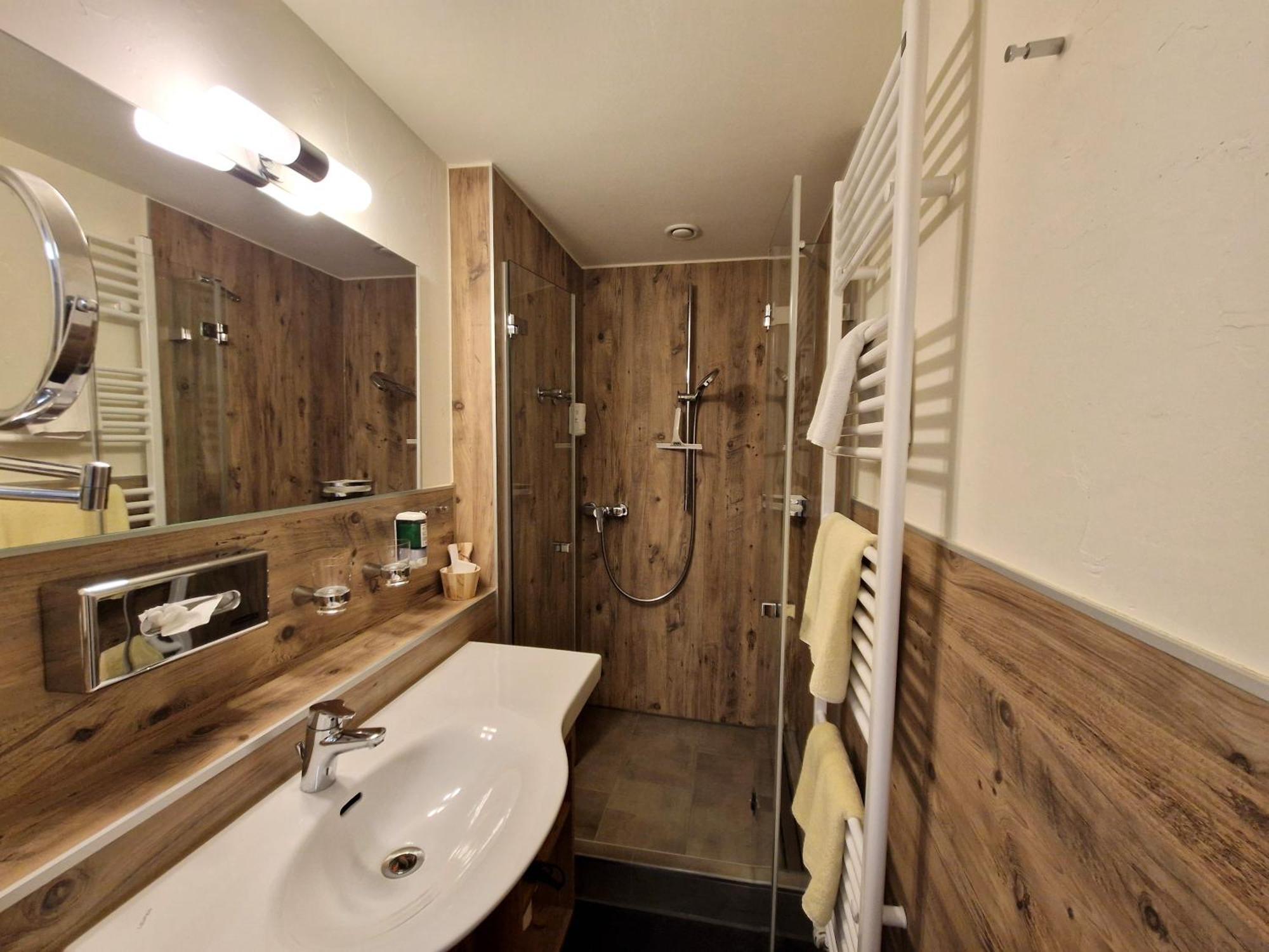 Comfort Room with 2 Single Beds