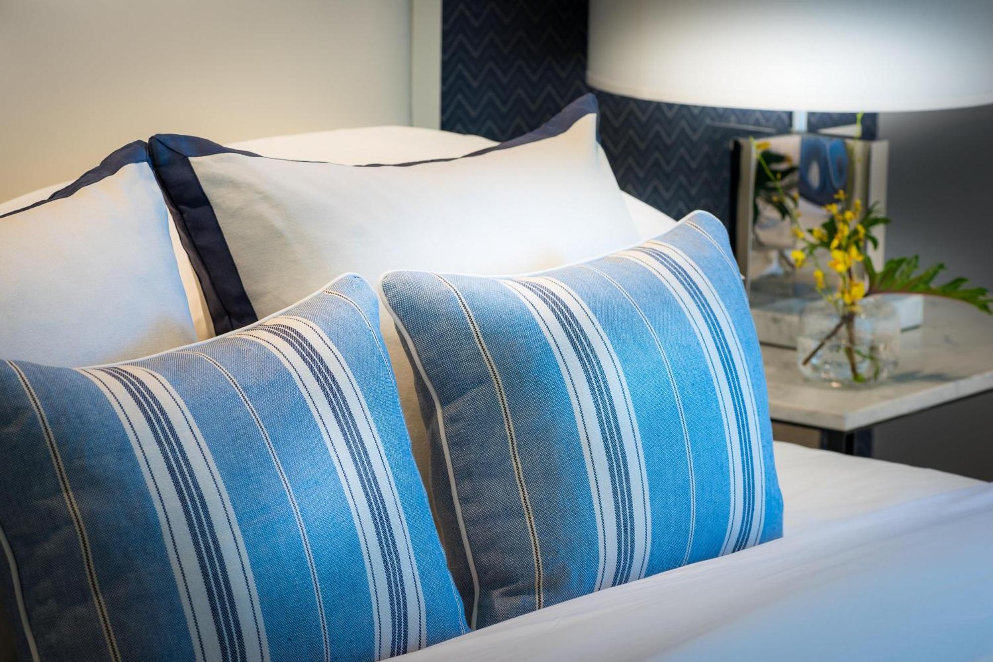 Zimmer mit Kingsize-Bett