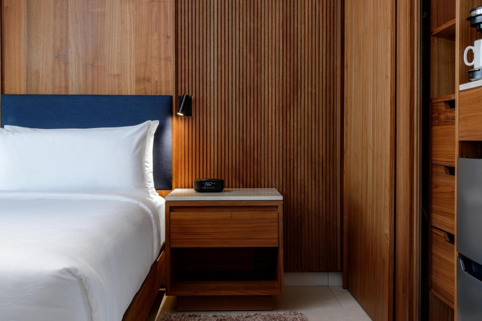 Premium Zimmer mit Kingsize-Bett und Meerblick