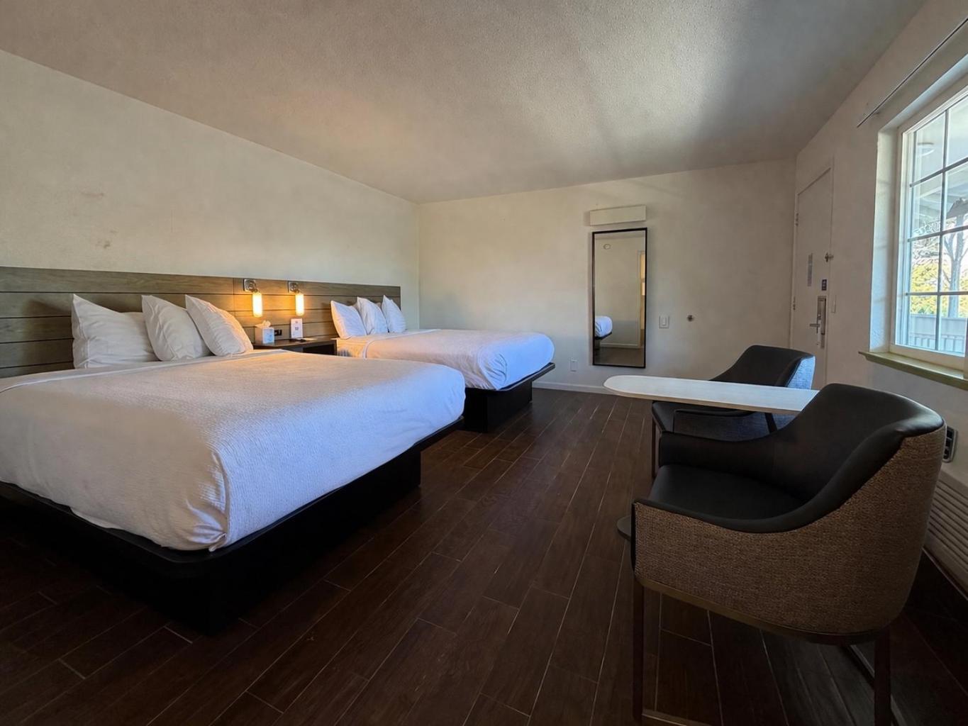 Classic 2 Queen Room
