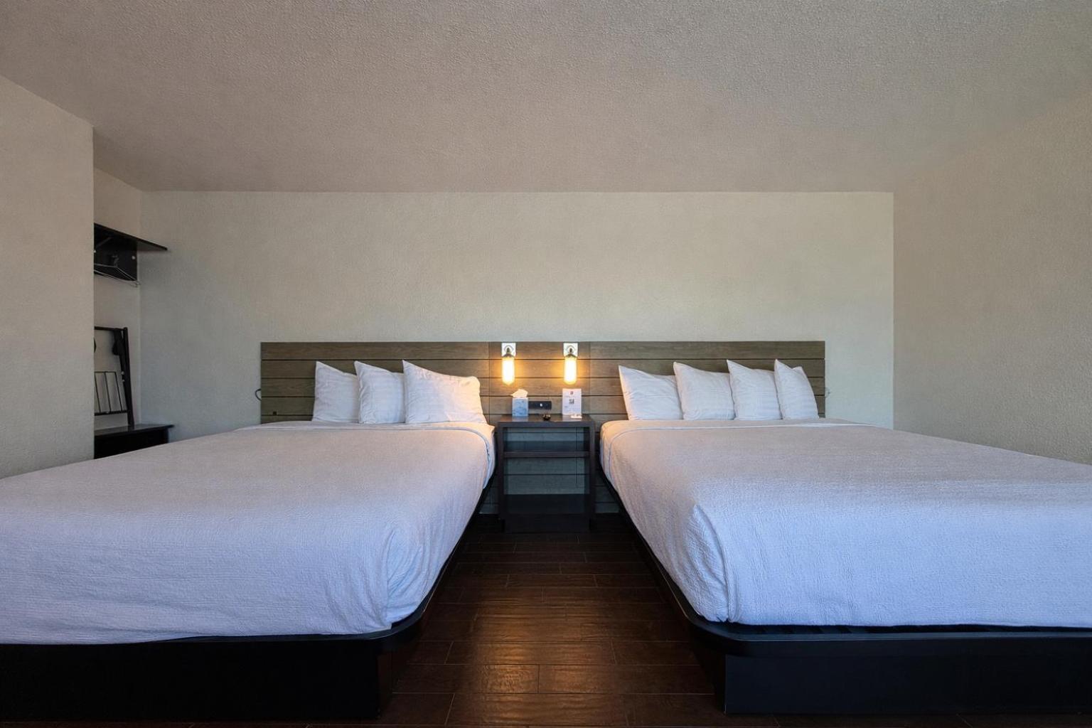 Classic 2 Queen Room