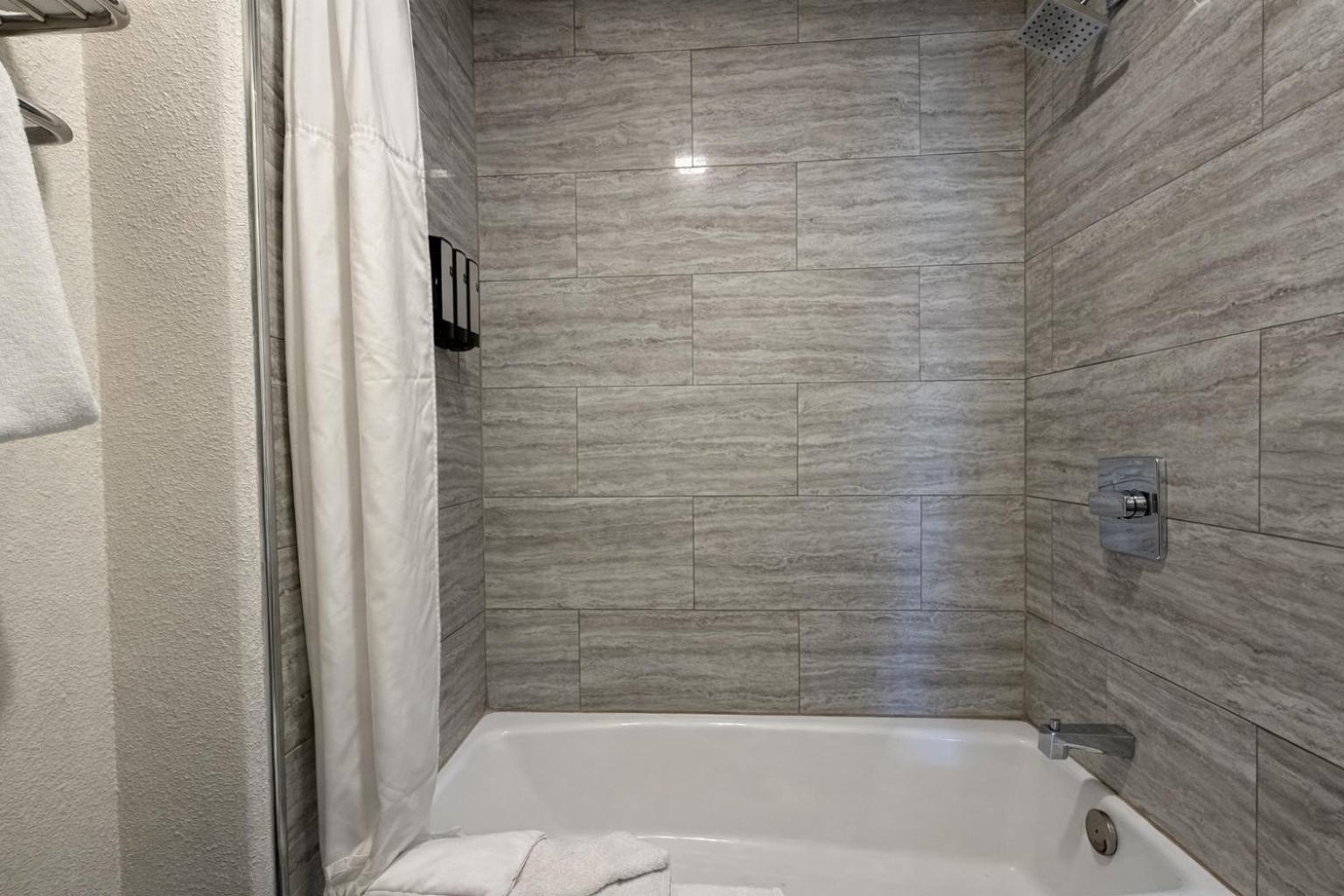 Signature 2 Queen Room