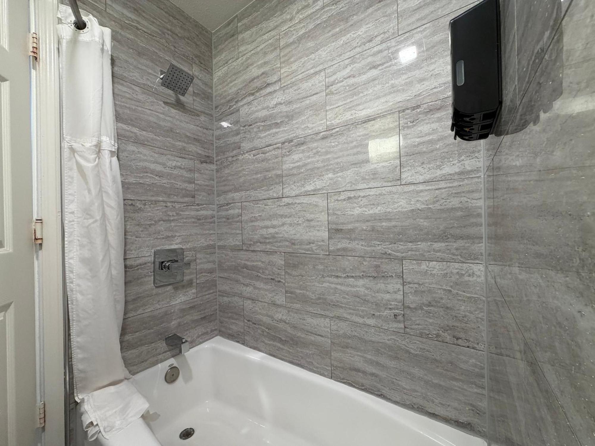 Classic 2 Queen Room