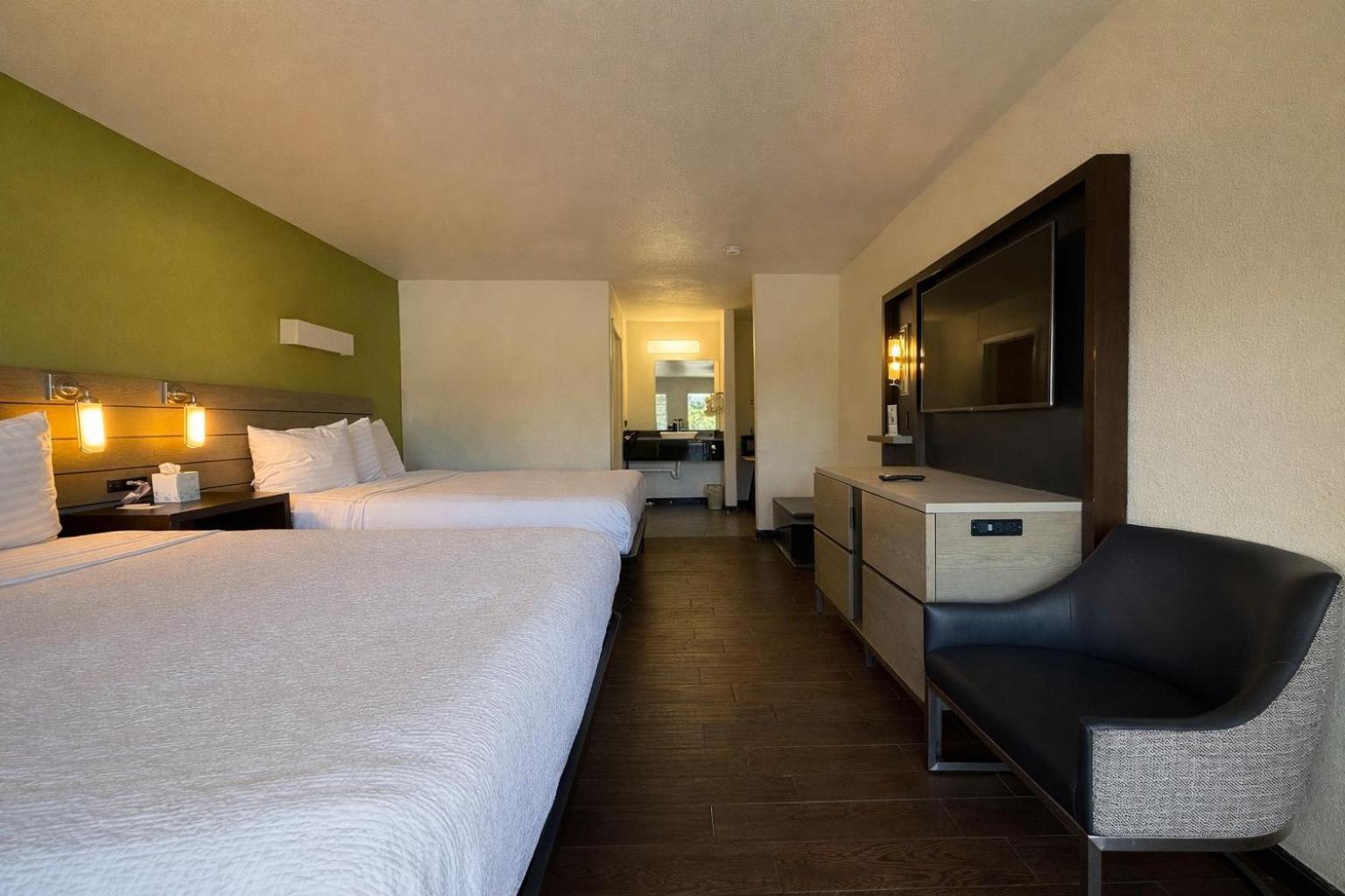 Signature 2 Queen Room