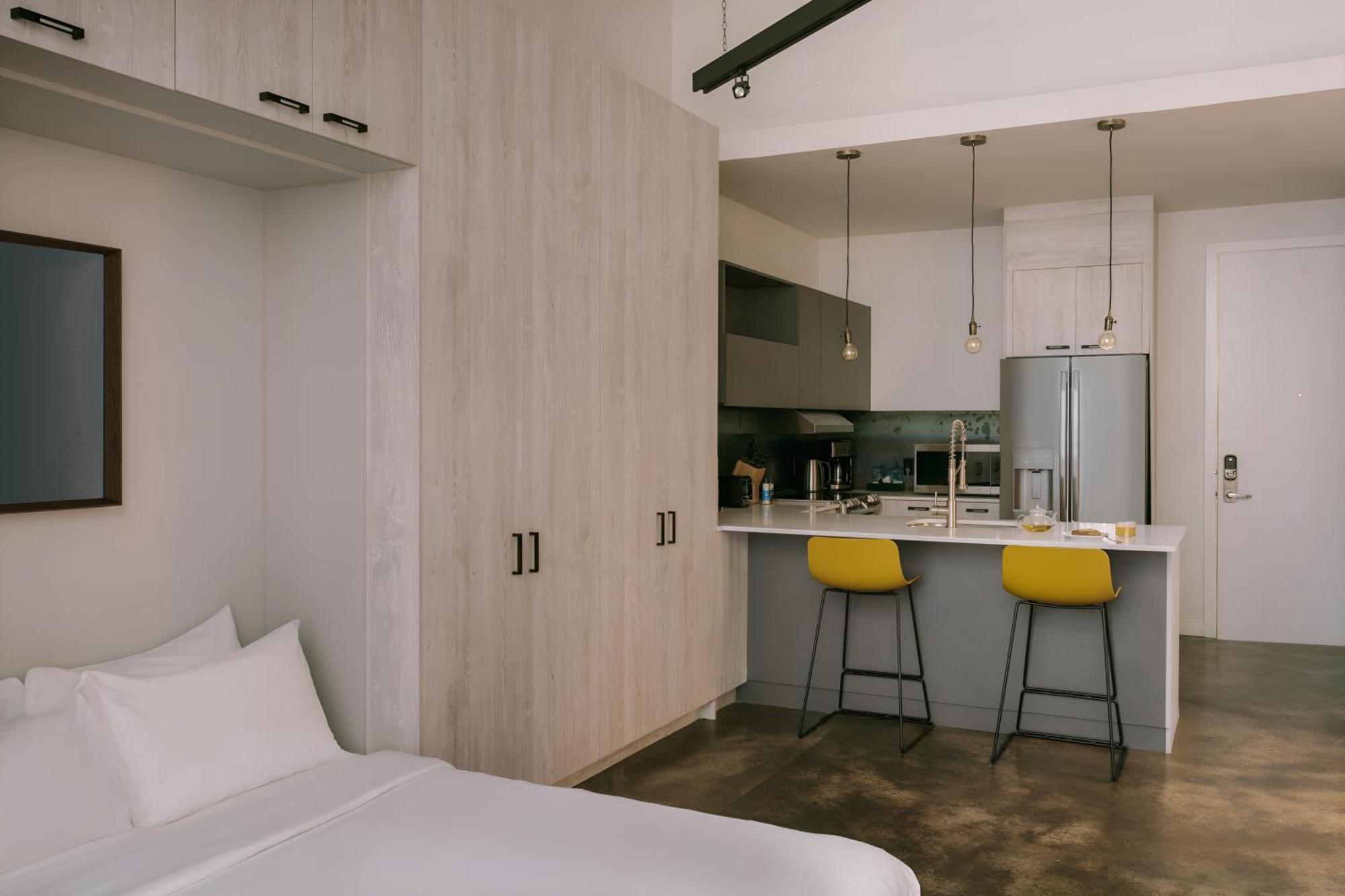 Queen Studio Apartment - Non-Smoking