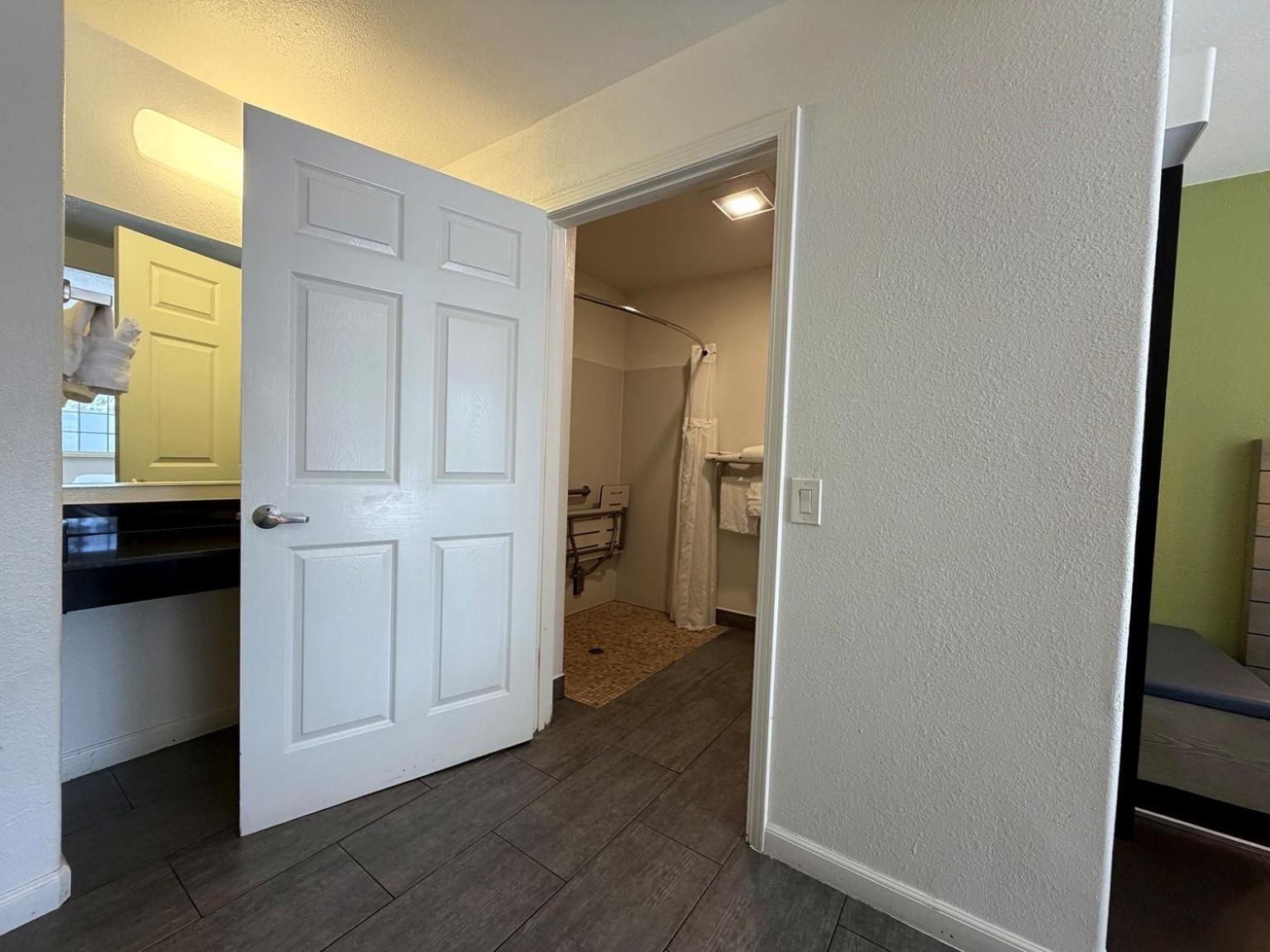 Signature King Room Accessible