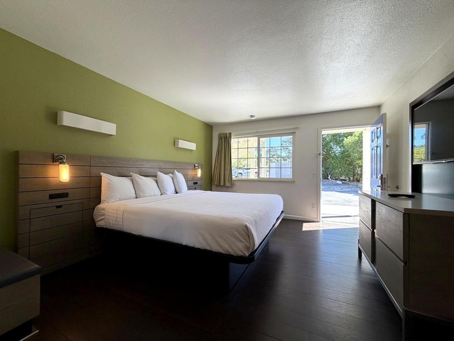Signature King Room Accessible