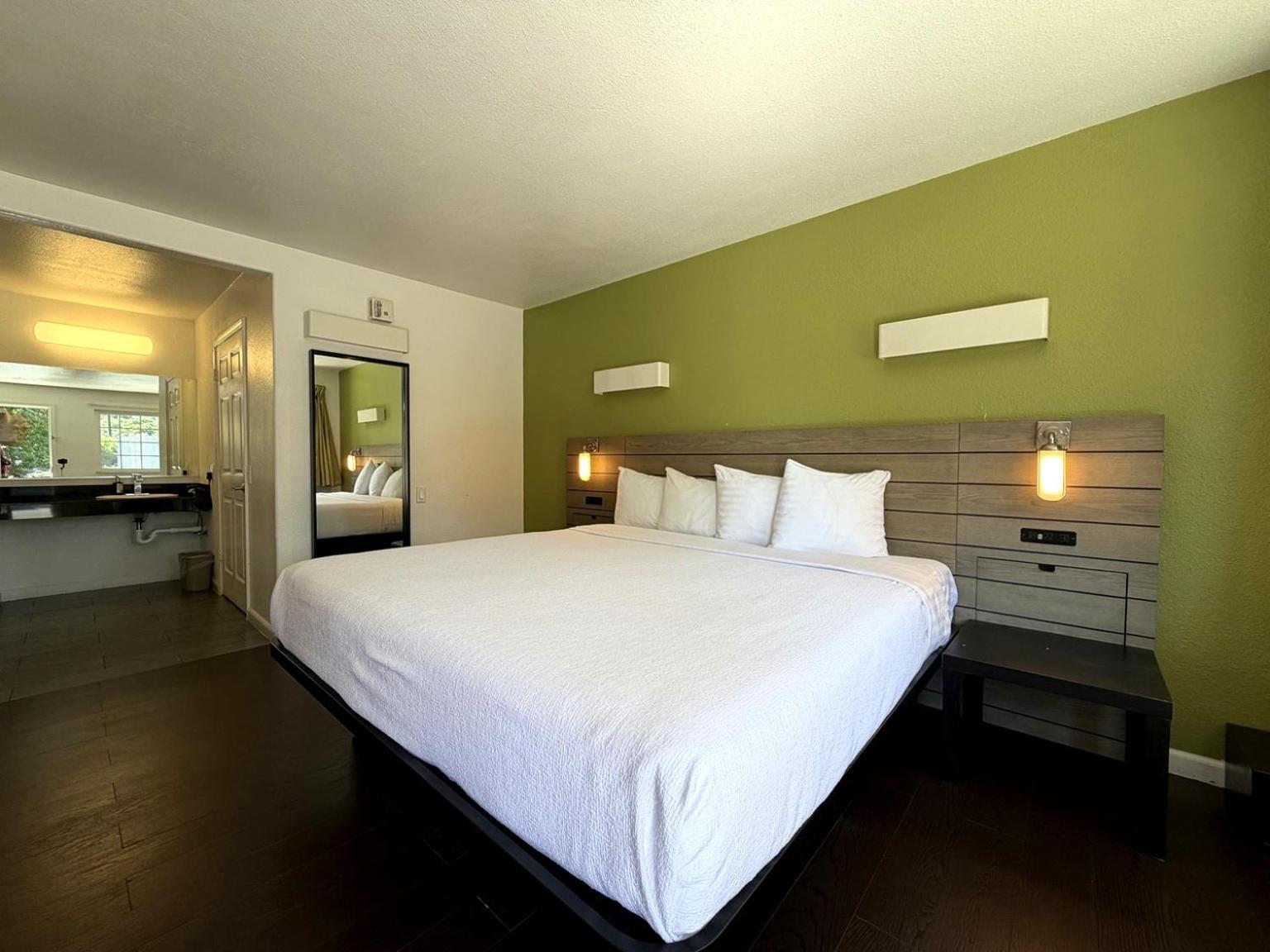 Signature King Room Accessible
