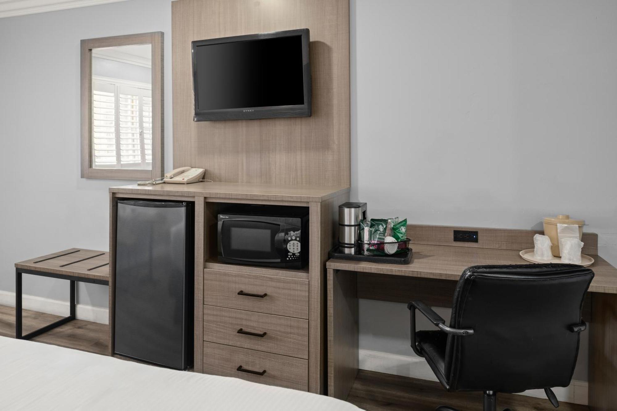 Two-Bedroom Suite 1 King & 1 King