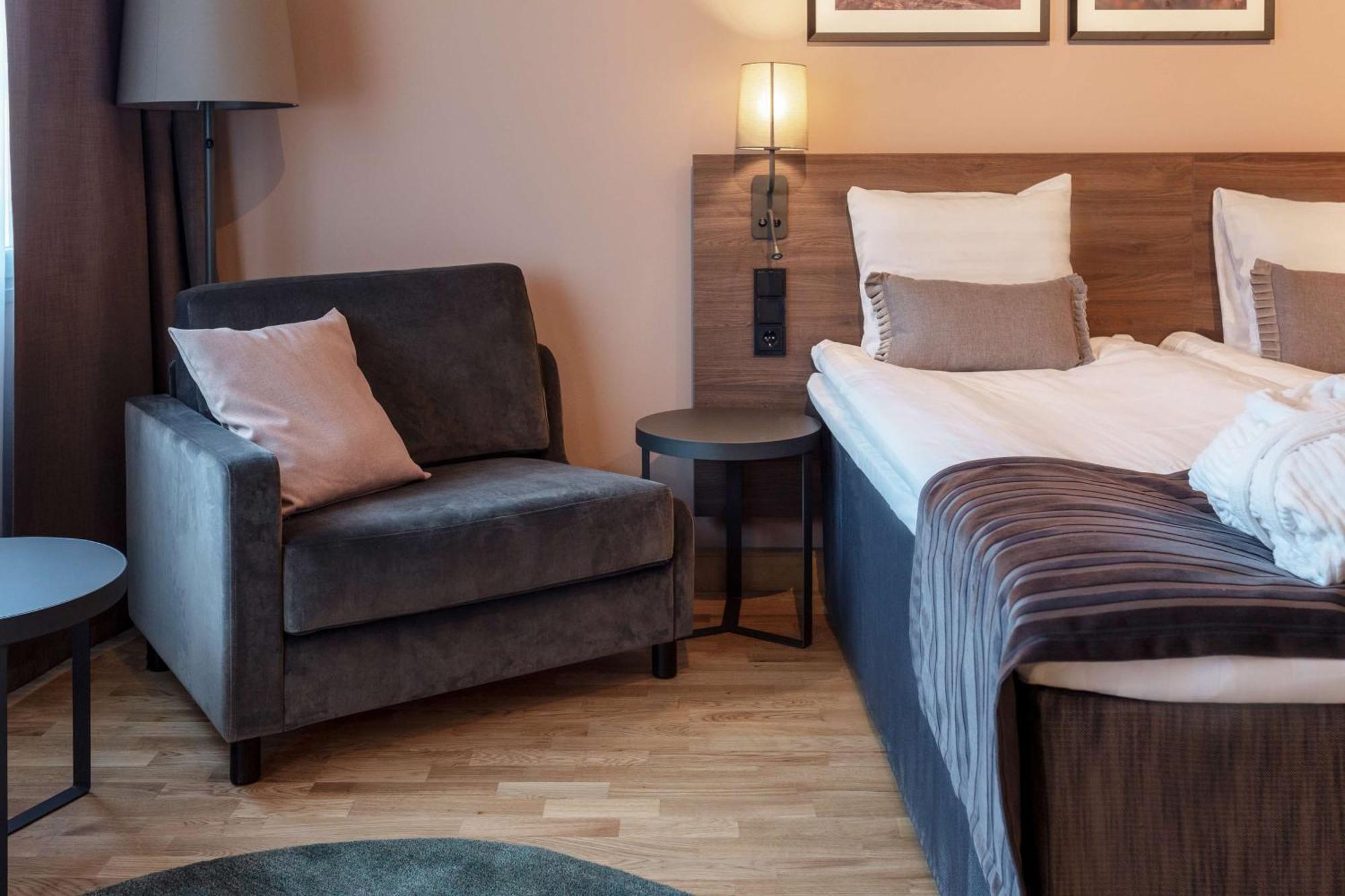 Familienzimmer mit Doppelbett