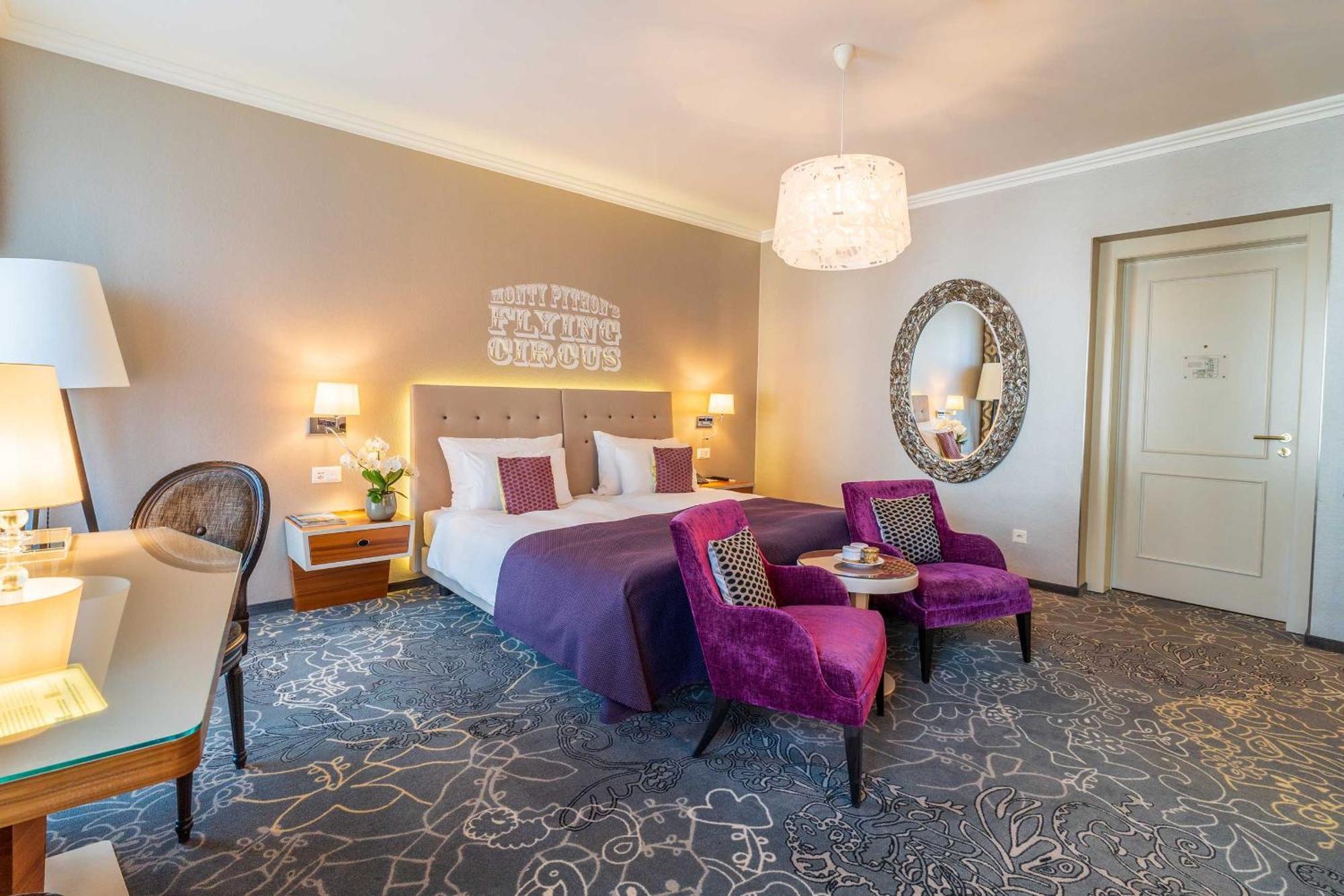 Deluxe Dreibettzimmer mit Stadtblick