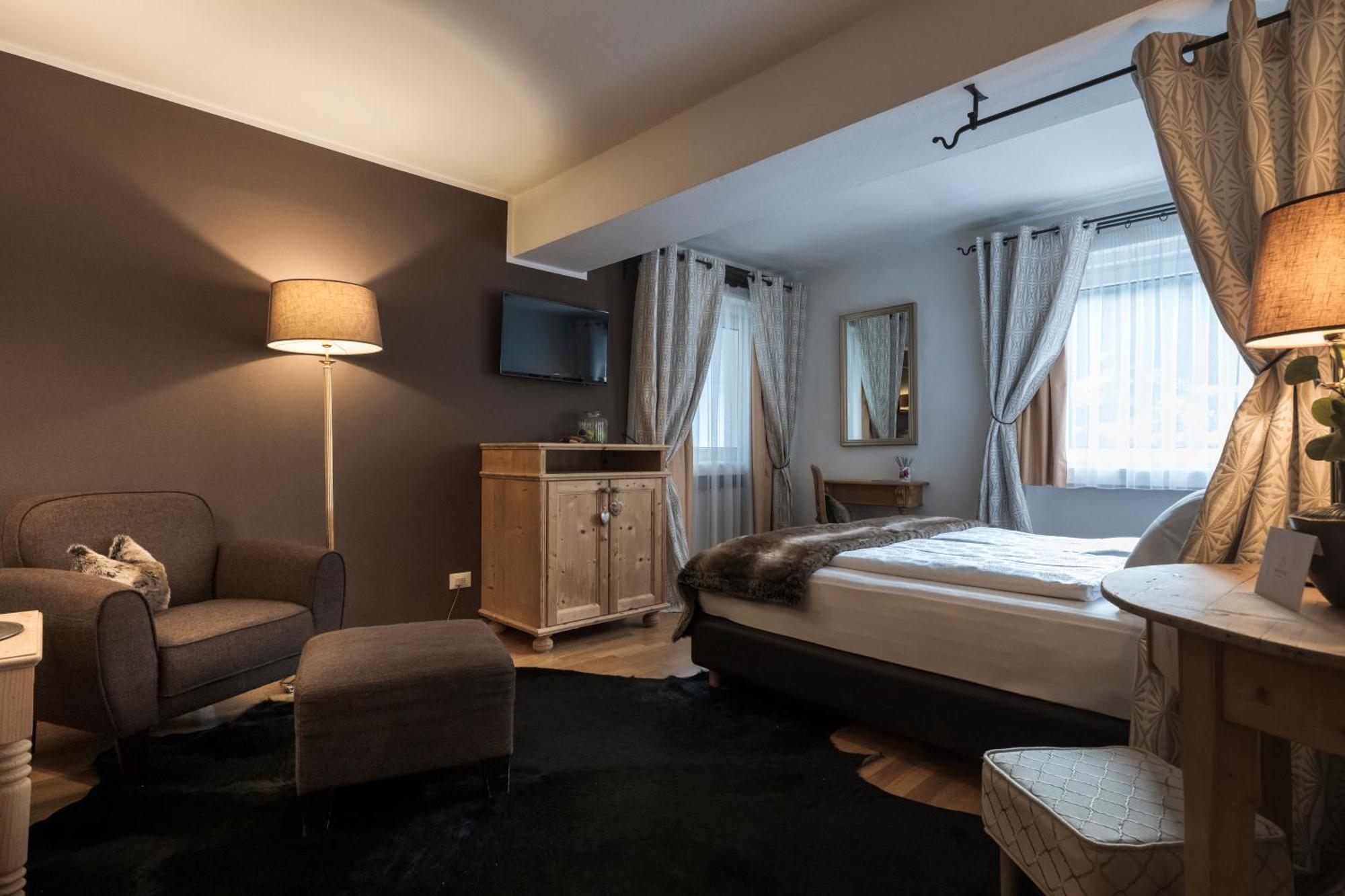 Doppel- oder Zweibettzimmer