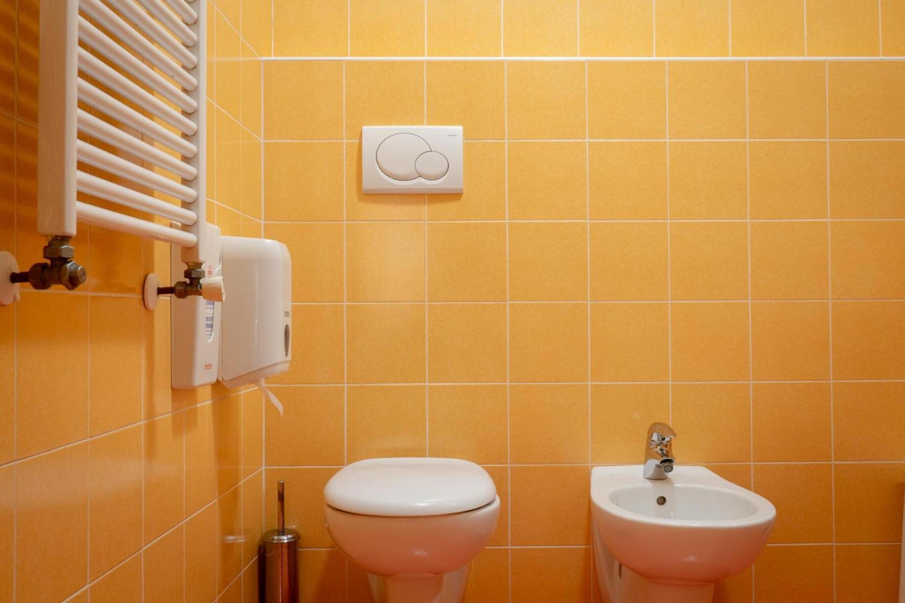 Dreibettzimmer mit eigenem externen Bad