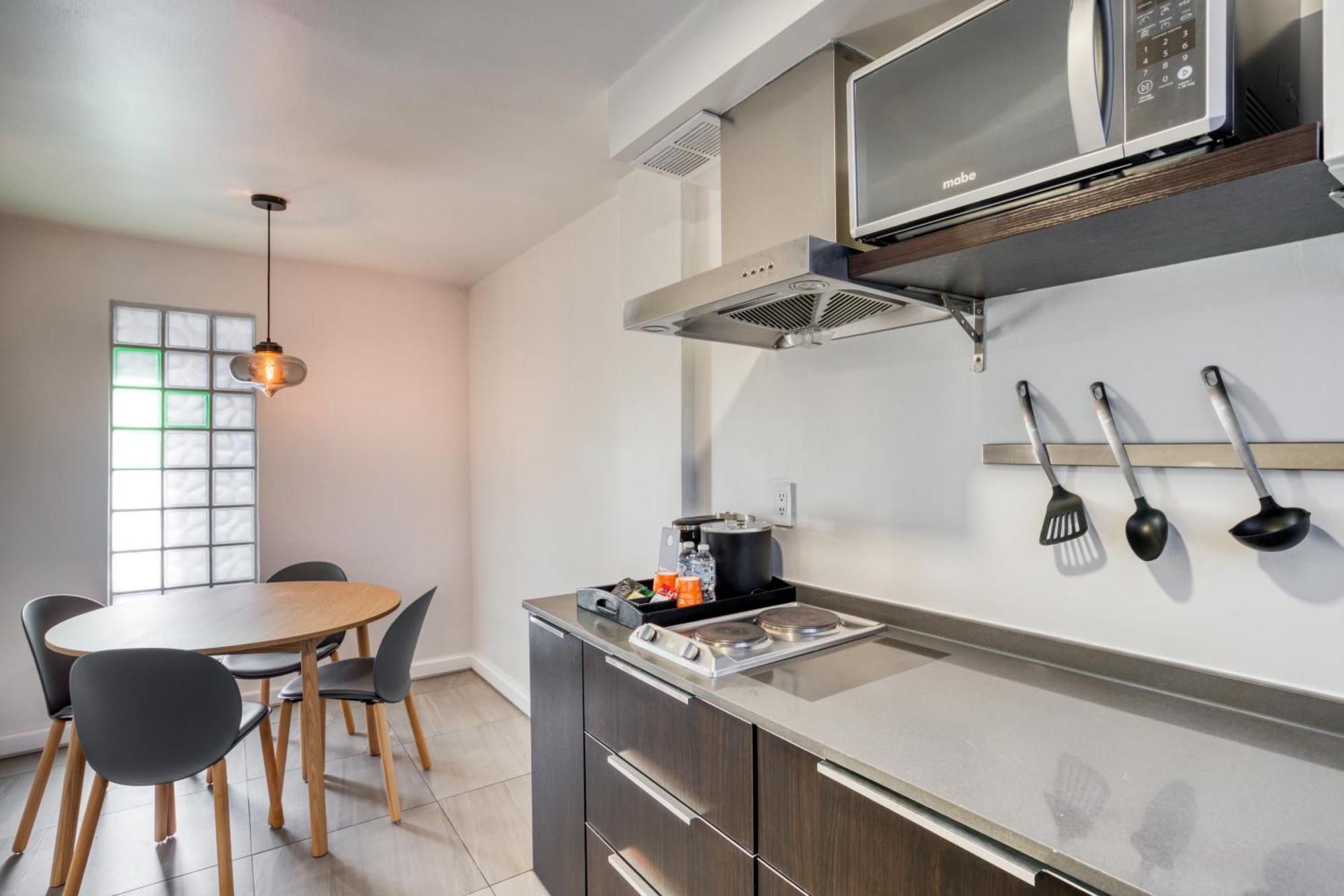 1 Queen Bed, 1 Bedroom Apartment, Larger Room