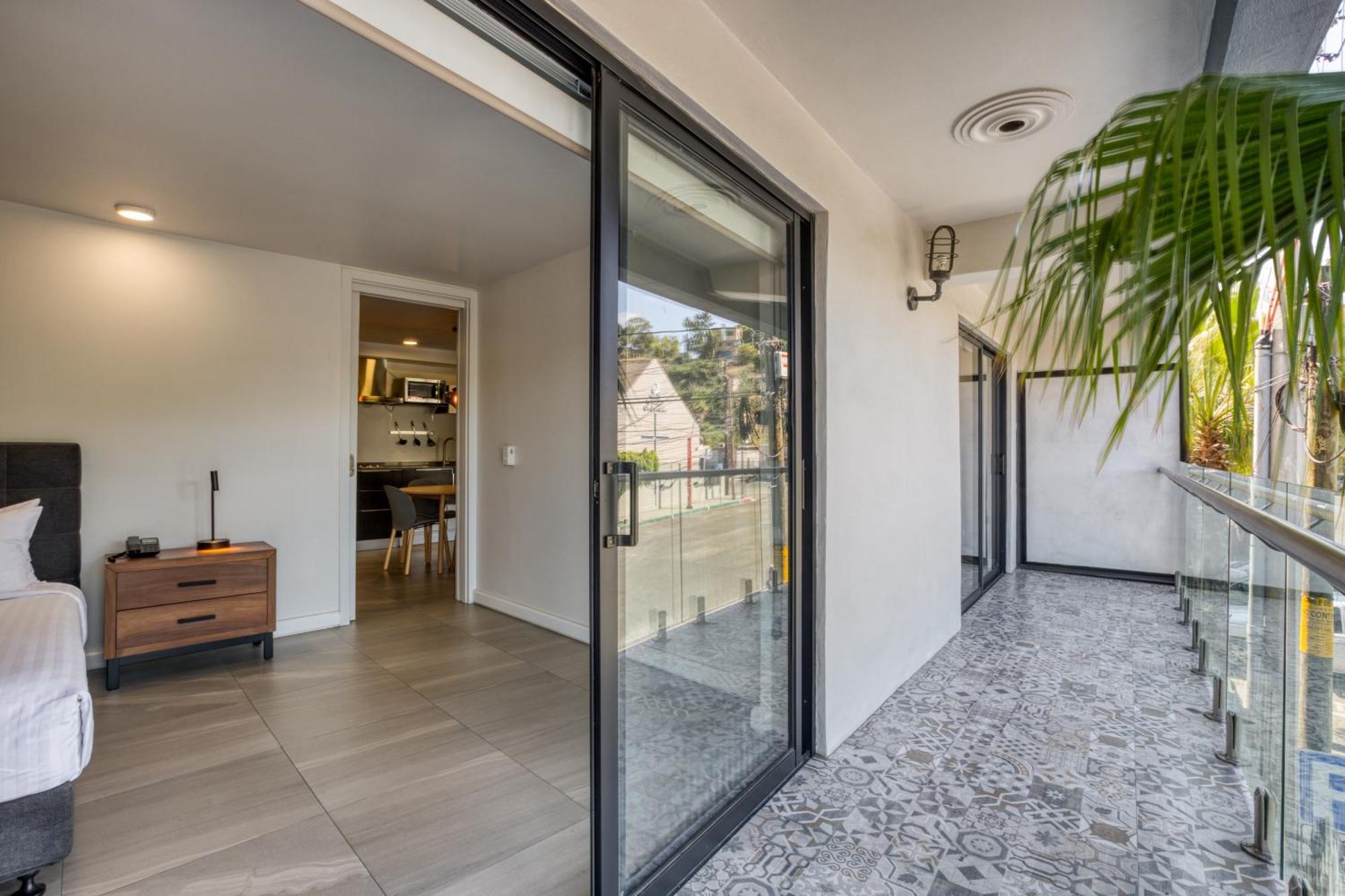 2 Queen Beds, 2 Bedroom Apartment, Balcony