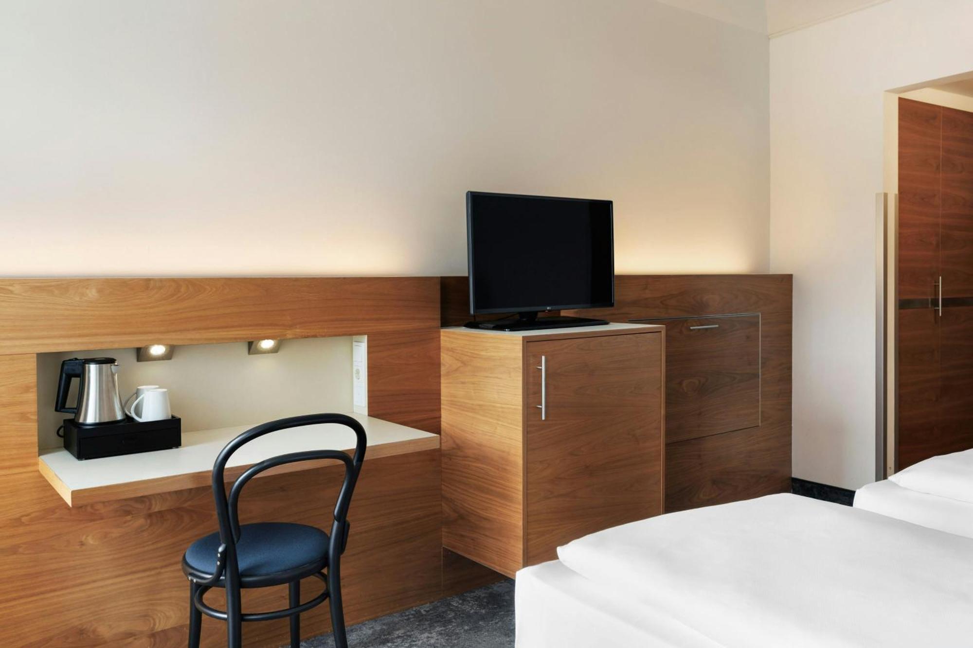 Standard Zimmer mit Kingsize-Bett
